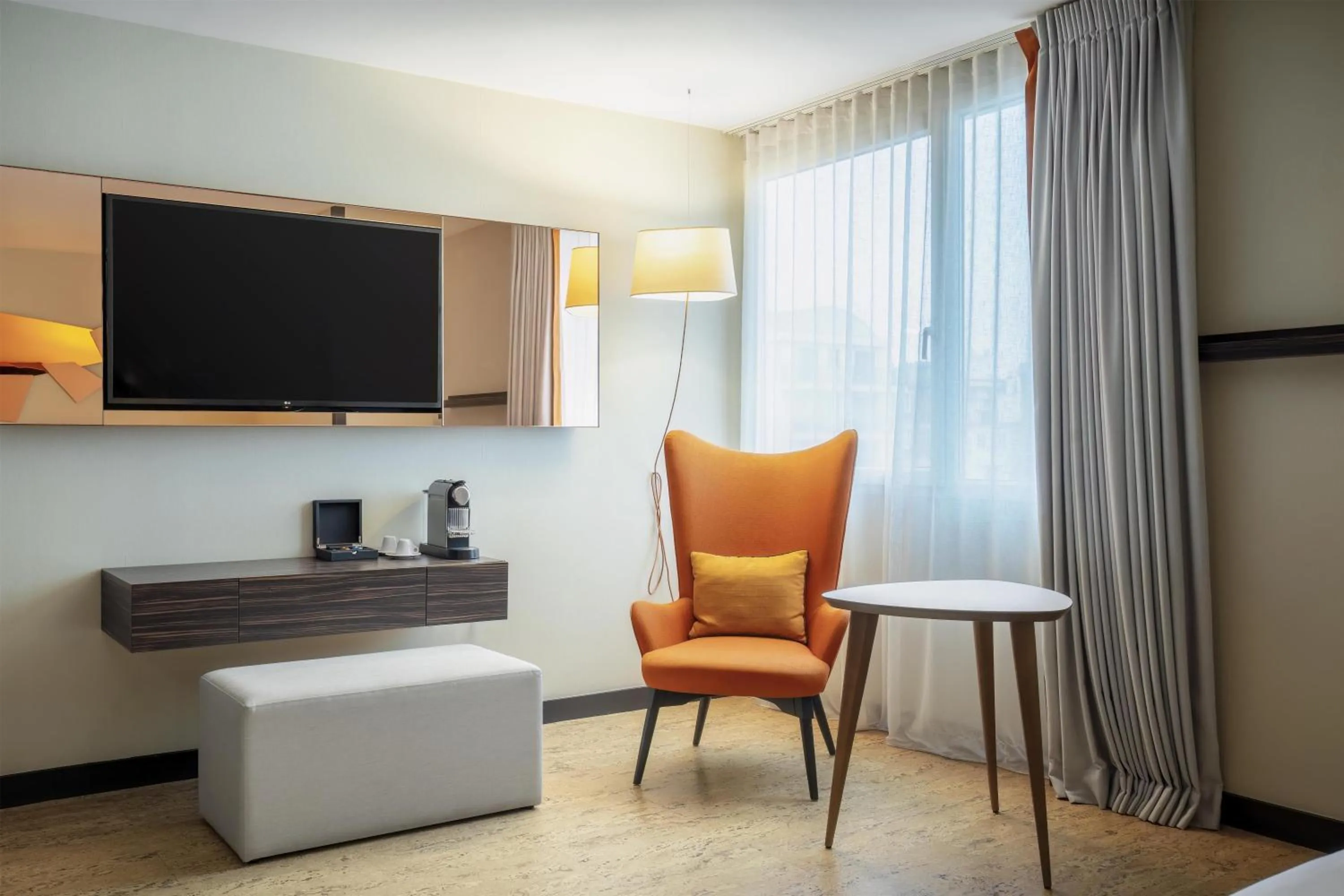 Living room in DoubleTree by Hilton Paris Boulogne