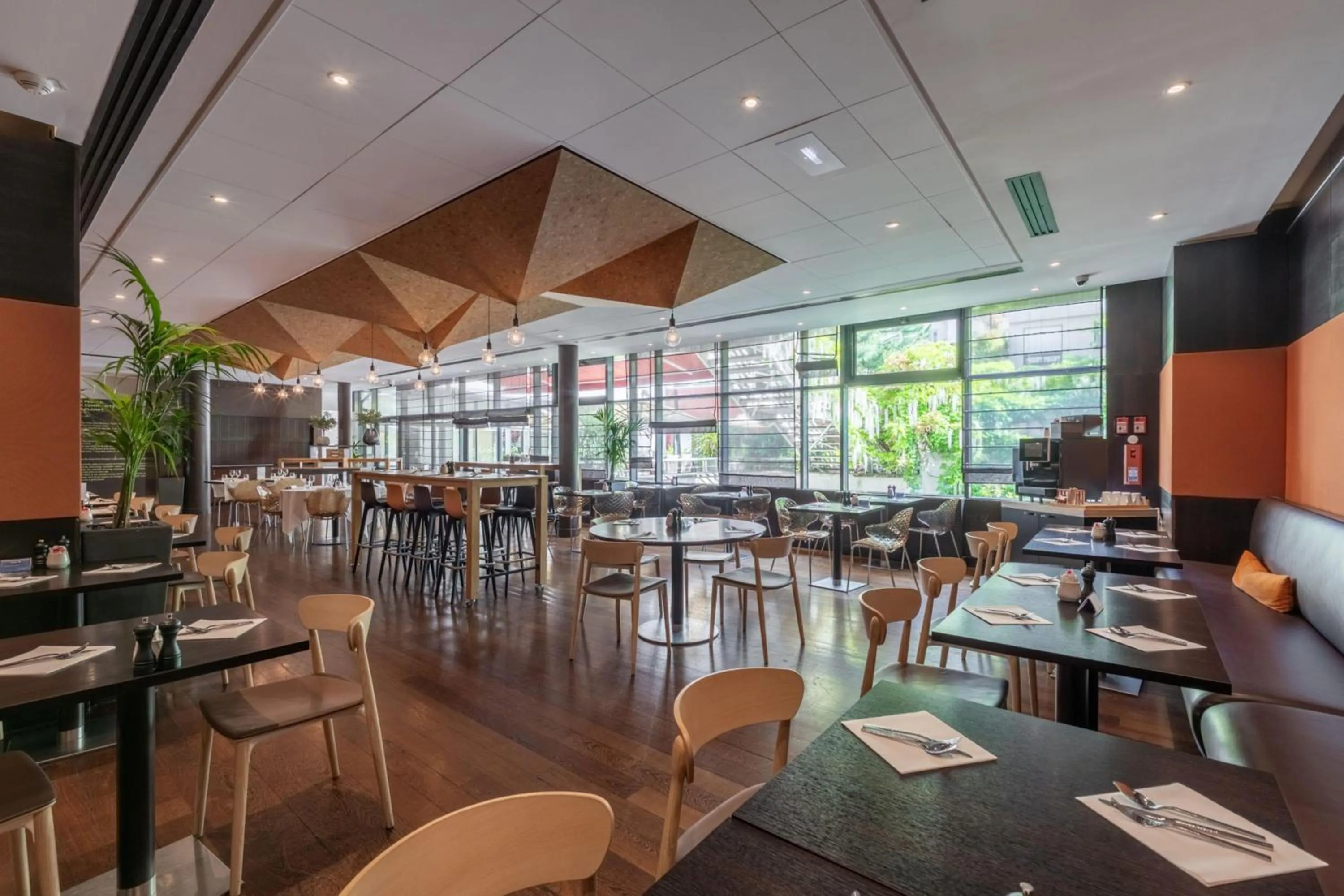 Restaurant/places to eat in DoubleTree by Hilton Paris Boulogne