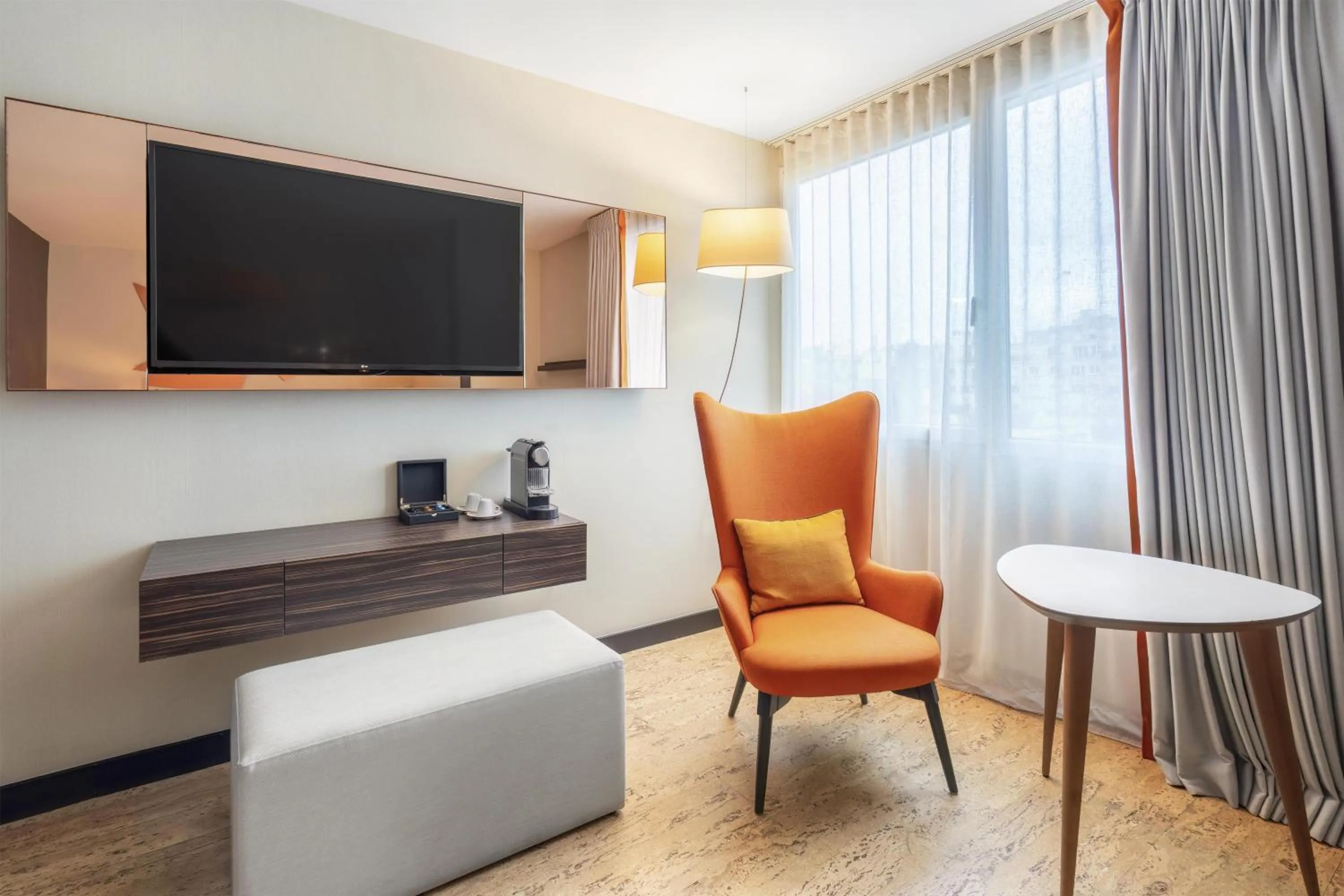 Living room in DoubleTree by Hilton Paris Boulogne