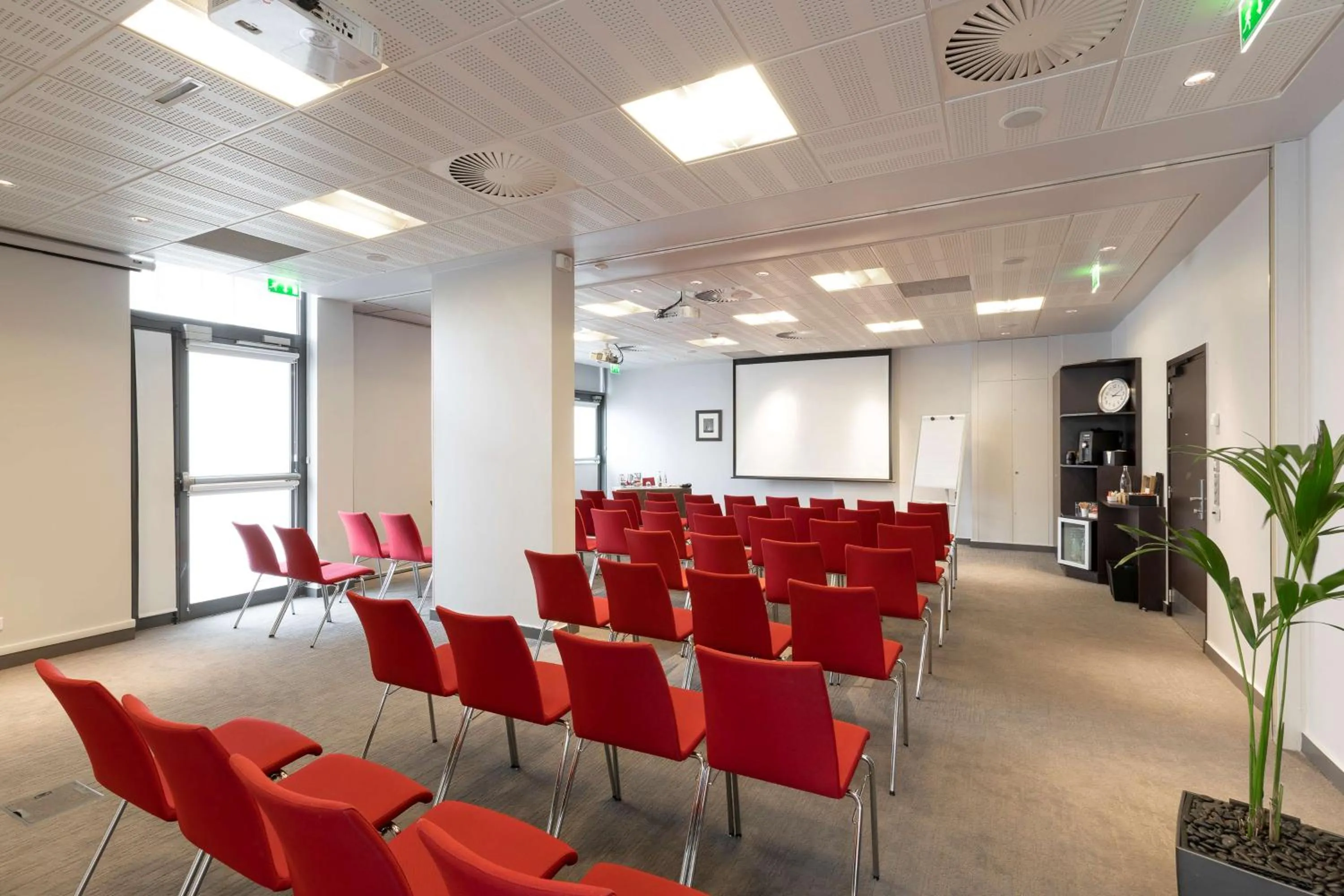 Meeting/conference room in Radisson Blu Hotel, Paris Boulogne