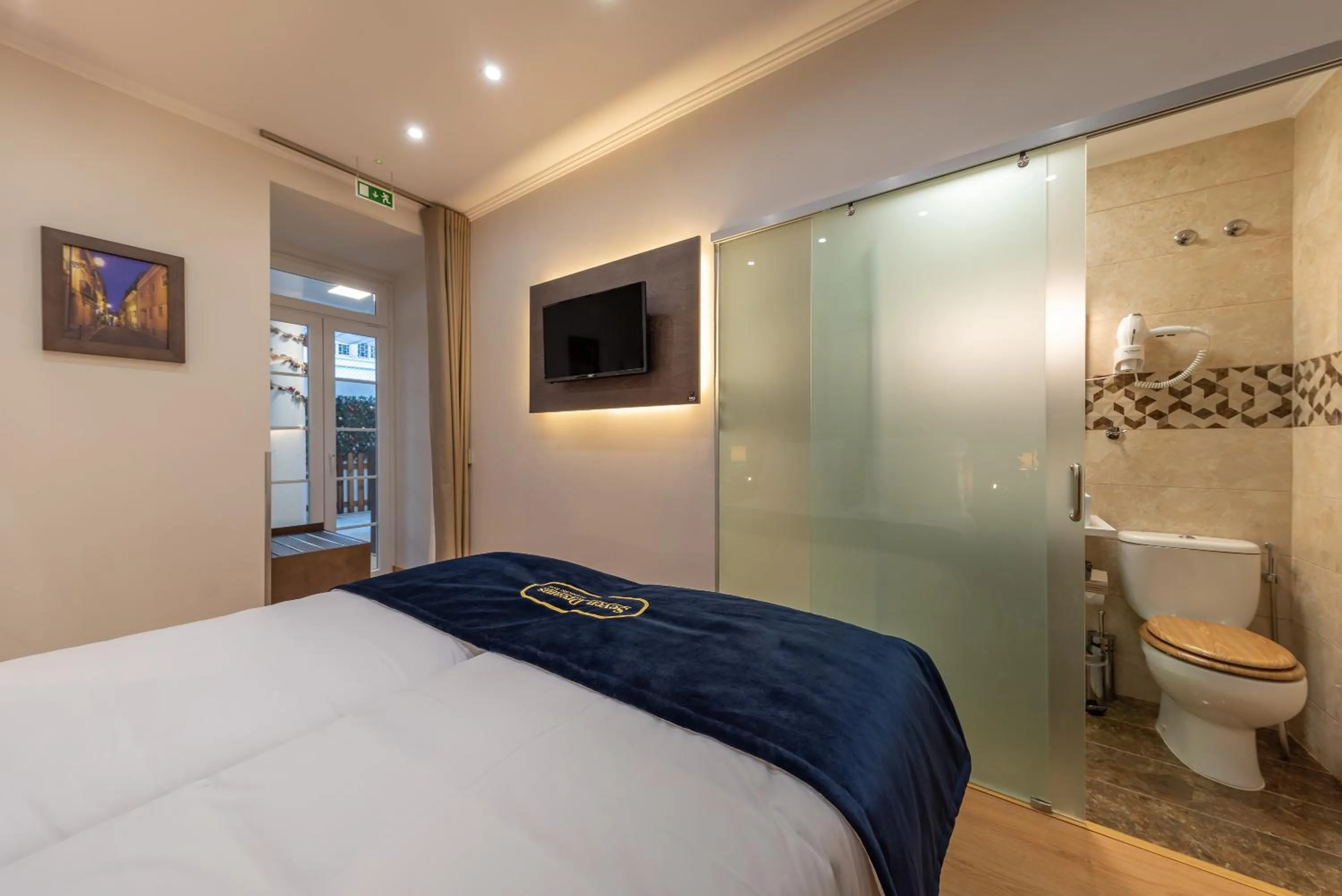 Bedroom, Bed in Seven Dreams Suites