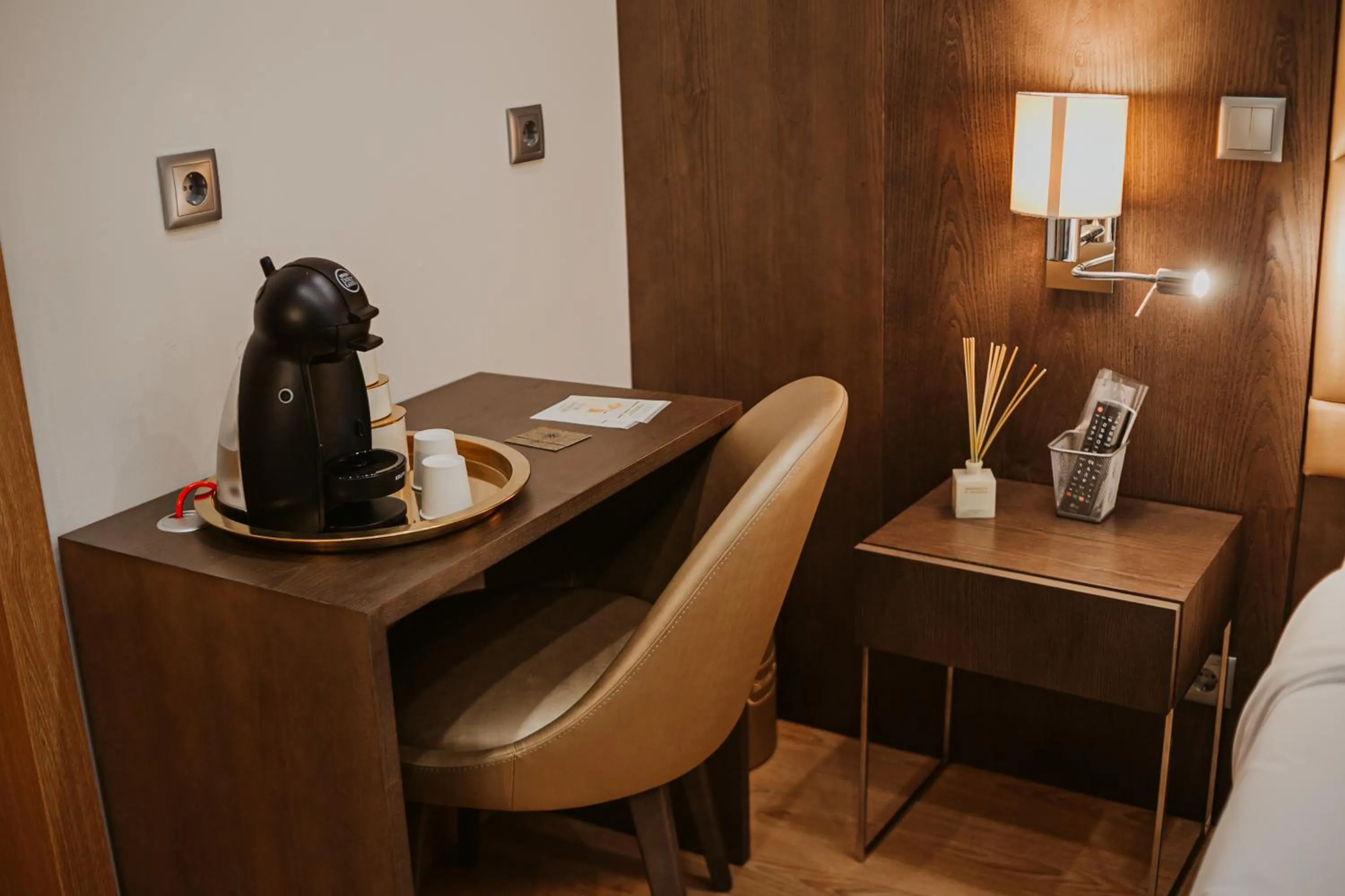 Coffee/tea facilities in Seven Dreams Suites