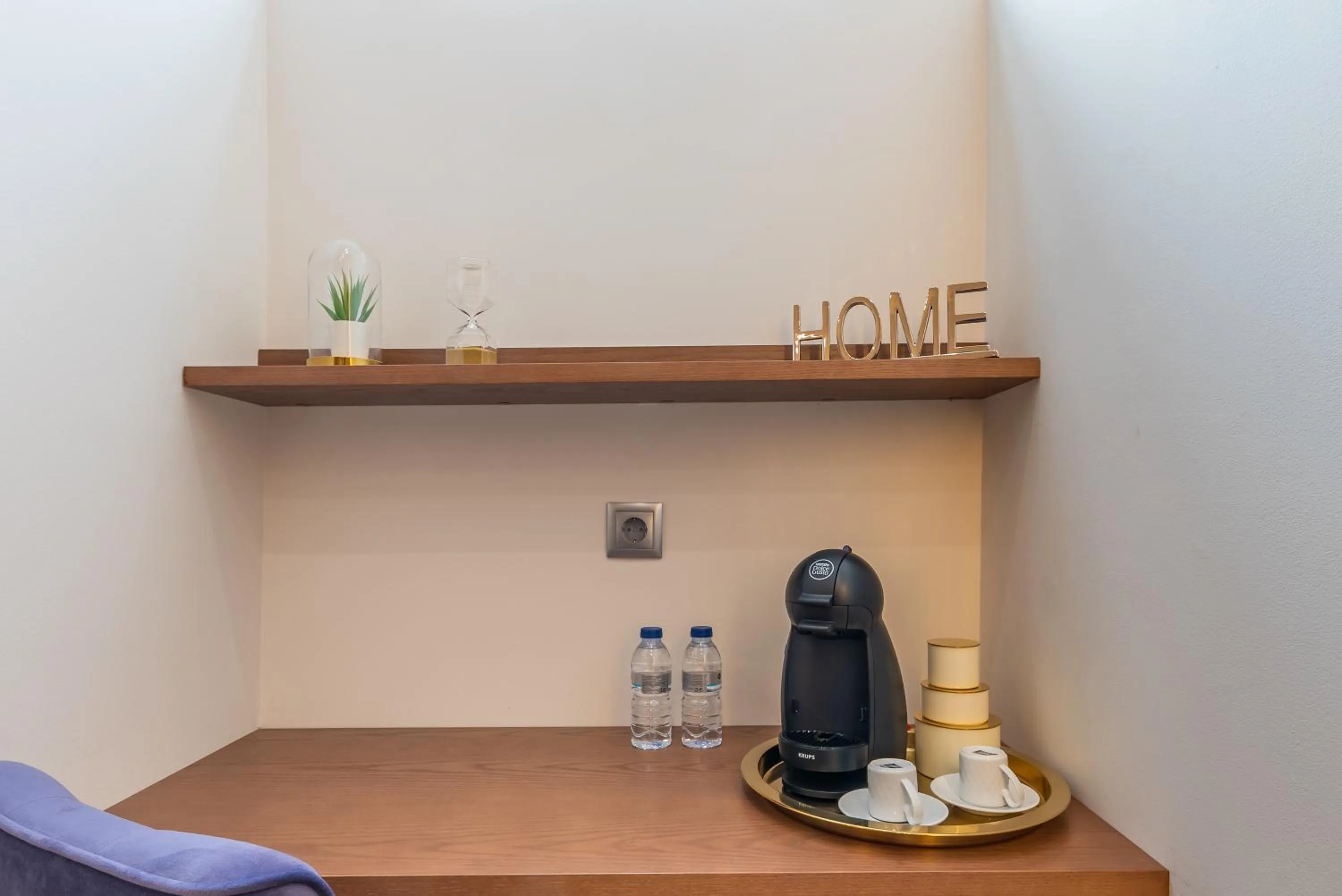 Coffee/tea facilities in Seven Dreams Suites