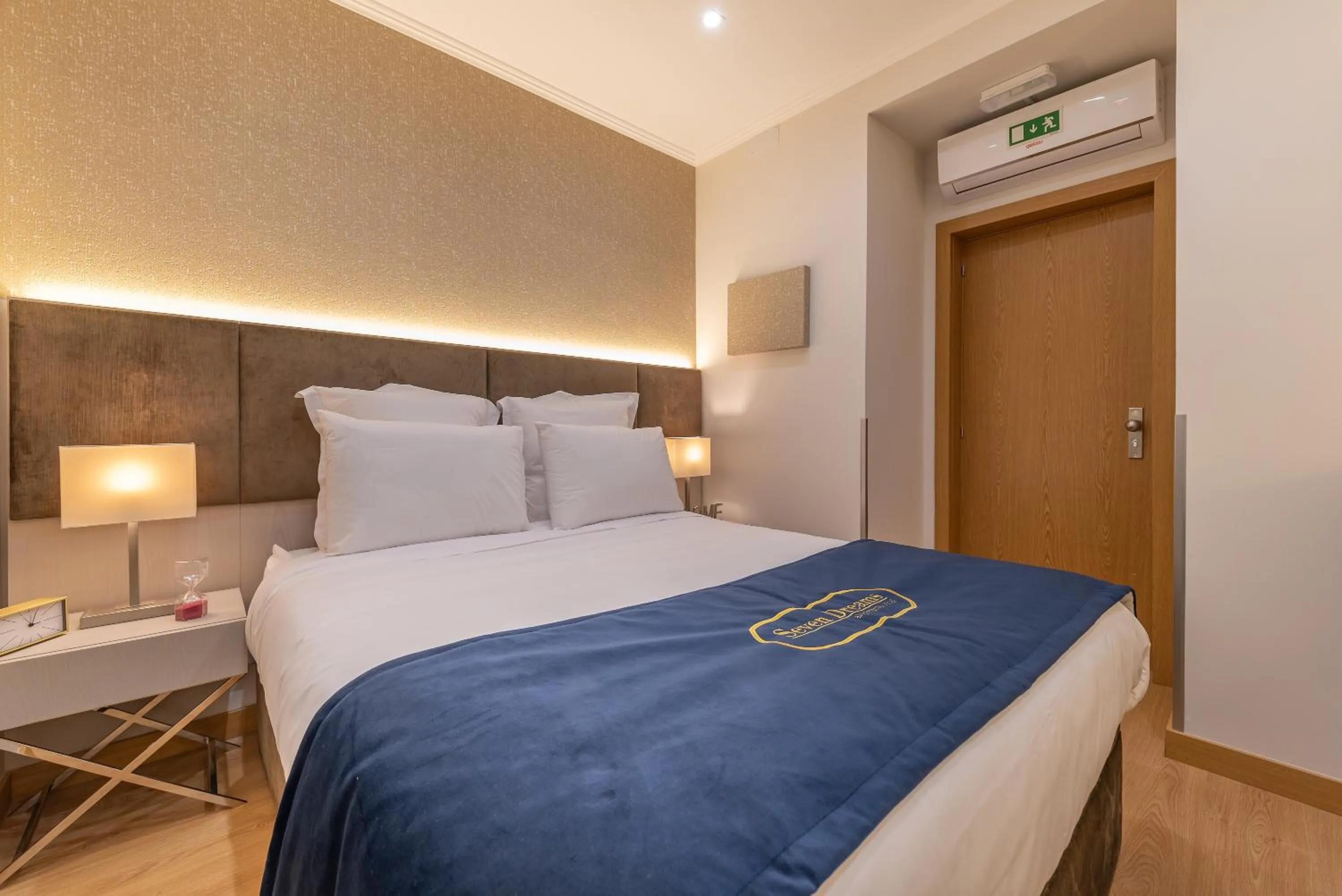 Bedroom, Bed in Seven Dreams Suites