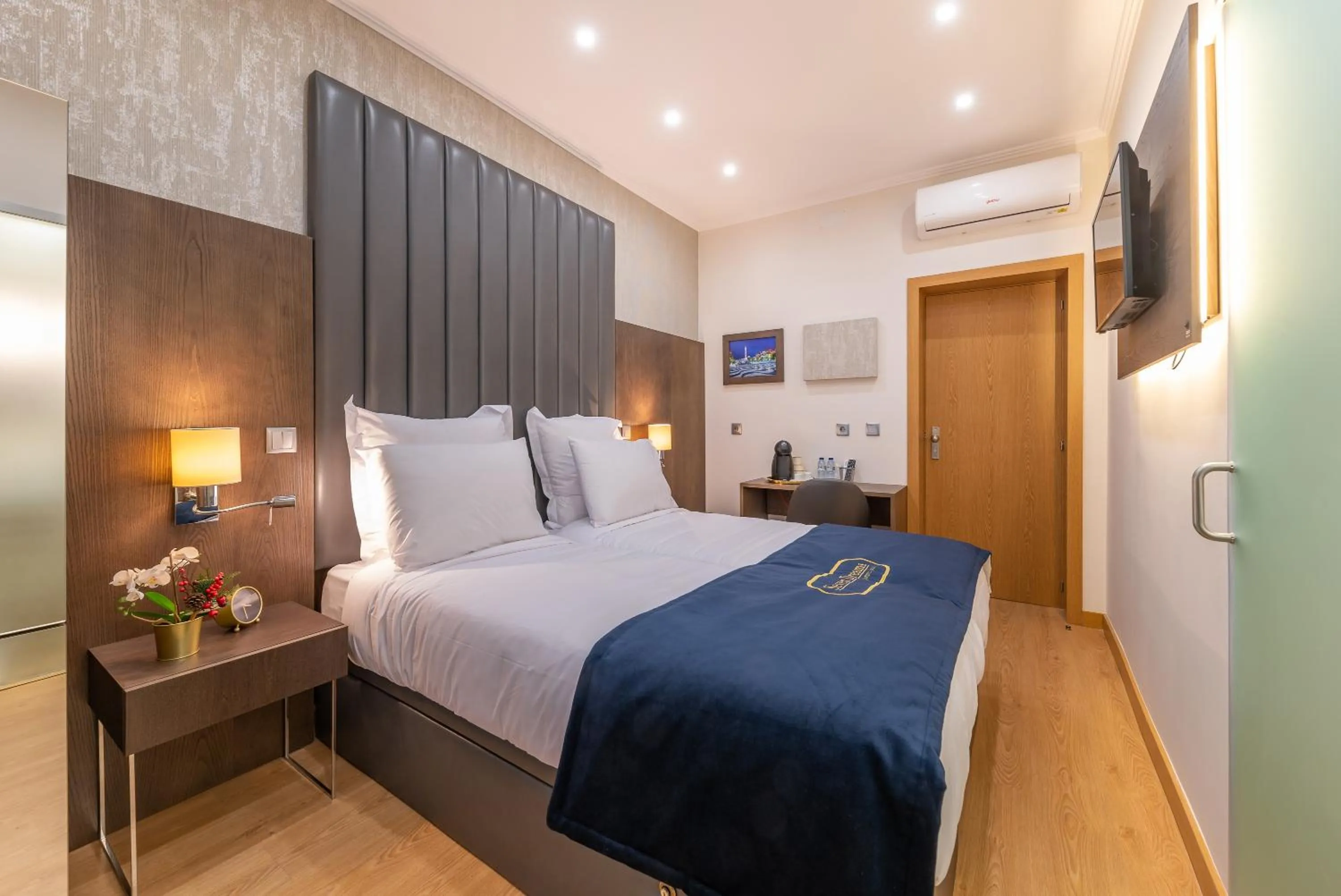 Bedroom, Bed in Seven Dreams Suites