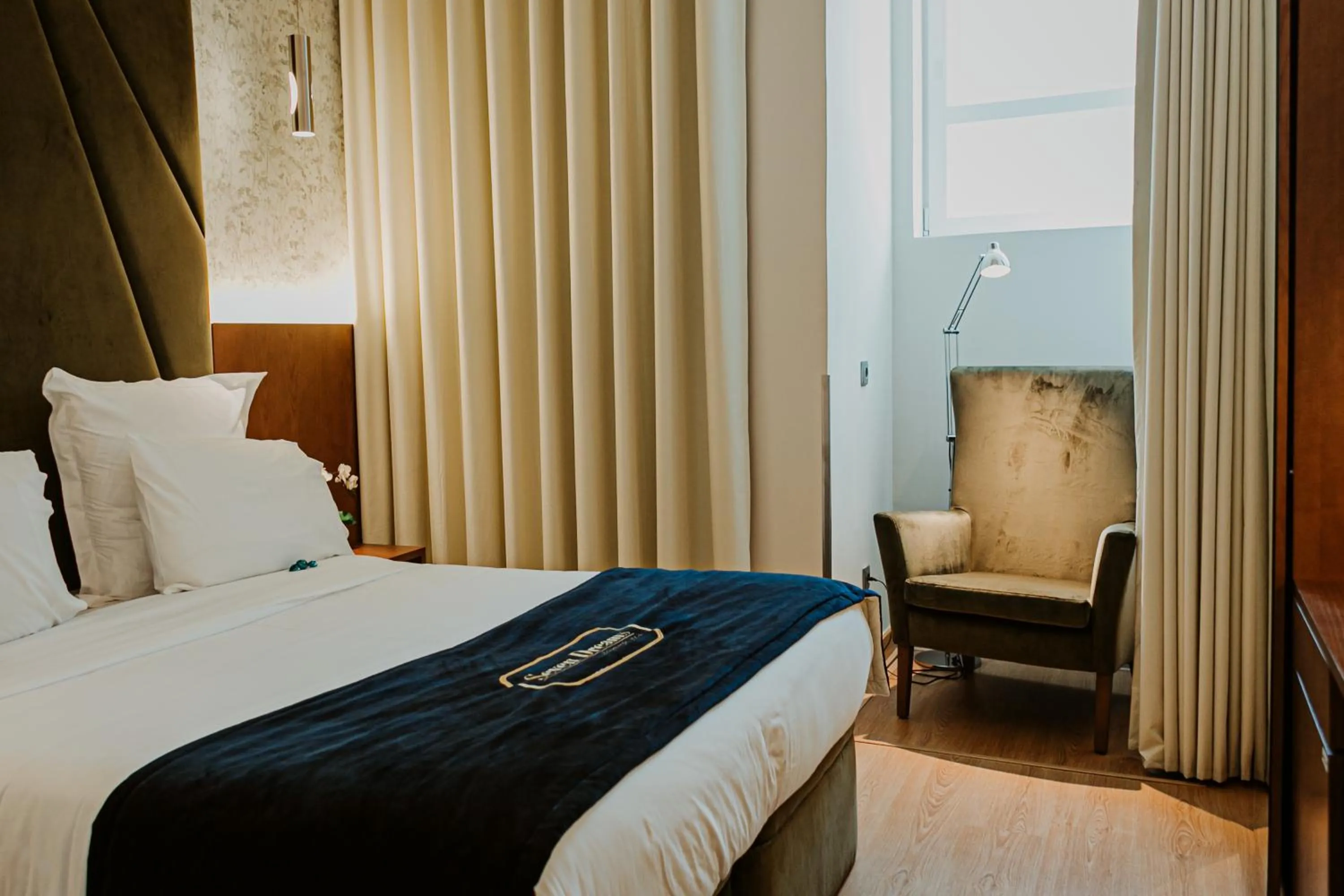 Bedroom, Bed in Seven Dreams Suites