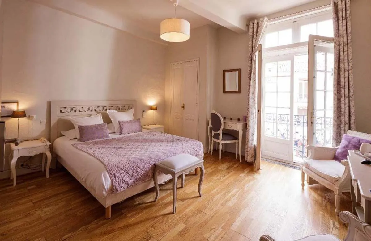 Bedroom, Bed in Hôtel De L'Amphithéâtre