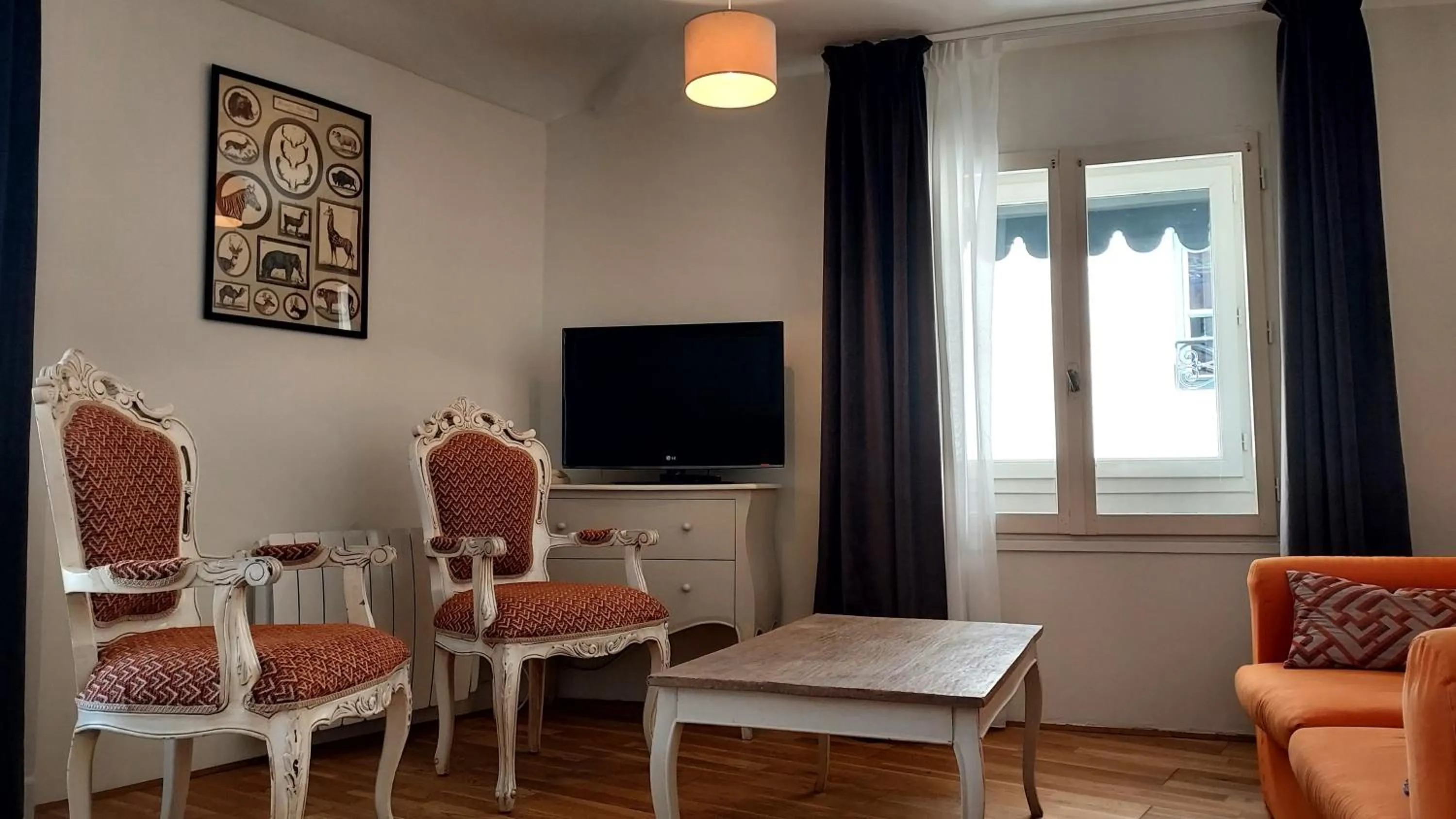 Bedroom in Hôtel De L'Amphithéâtre