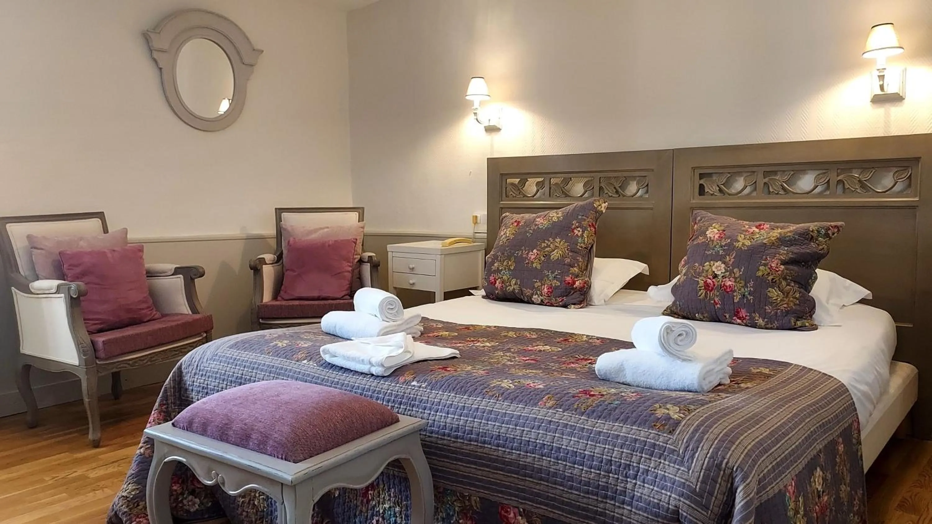 Bedroom, Bed in Hôtel De L'Amphithéâtre