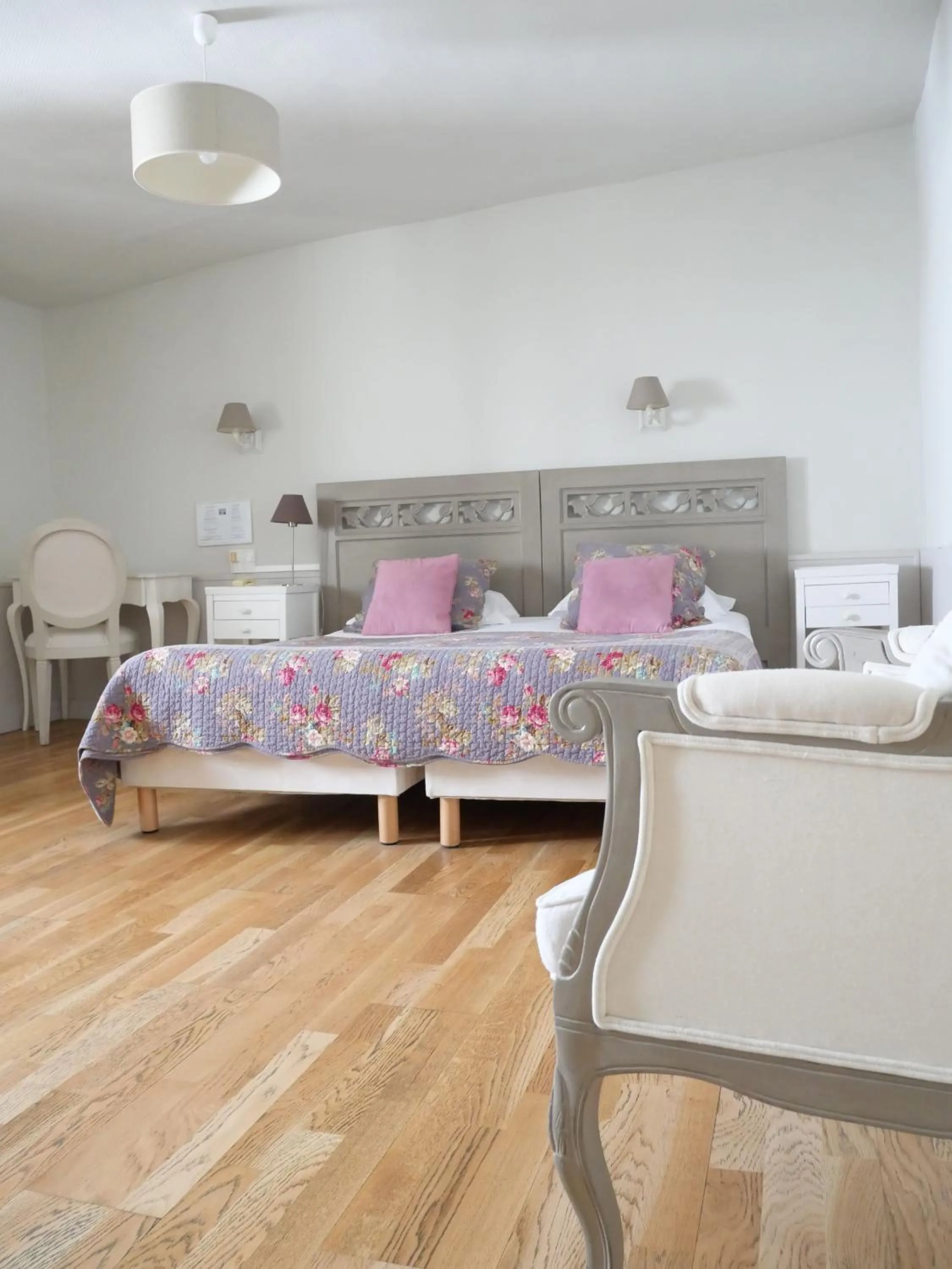 Bedroom, Bed in Hôtel De L'Amphithéâtre