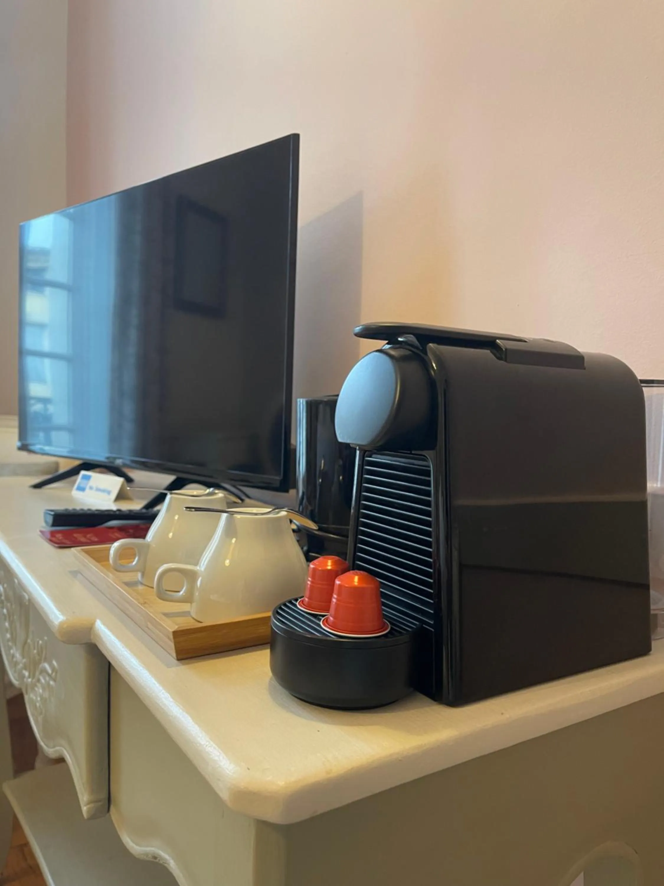 Coffee/tea facilities in Hôtel De L'Amphithéâtre