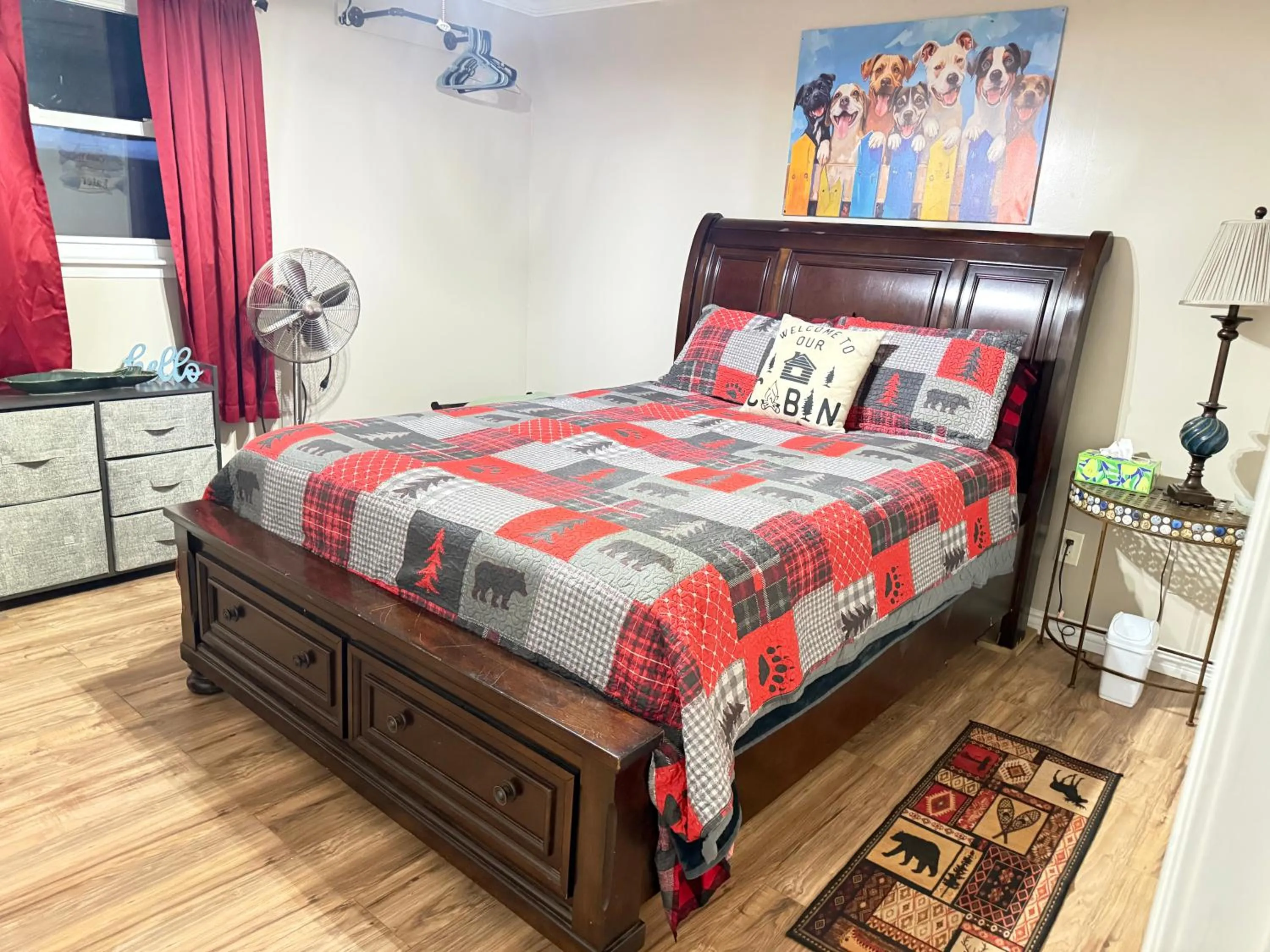 Bed in Roscoe Cabin Pet friendly