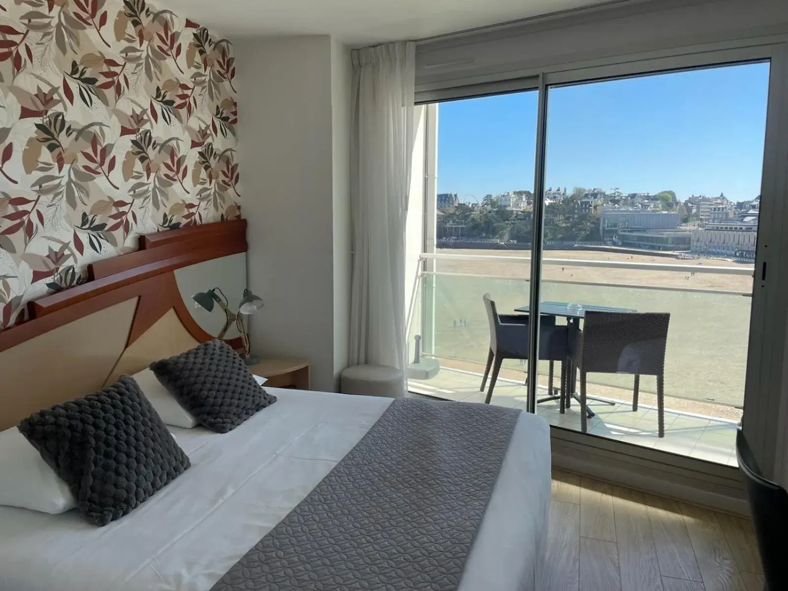 Privilege Room with Sea view in Le Crystal Dinard Plage Privilege Room with Sea view in Le Crystal Dinard Plage