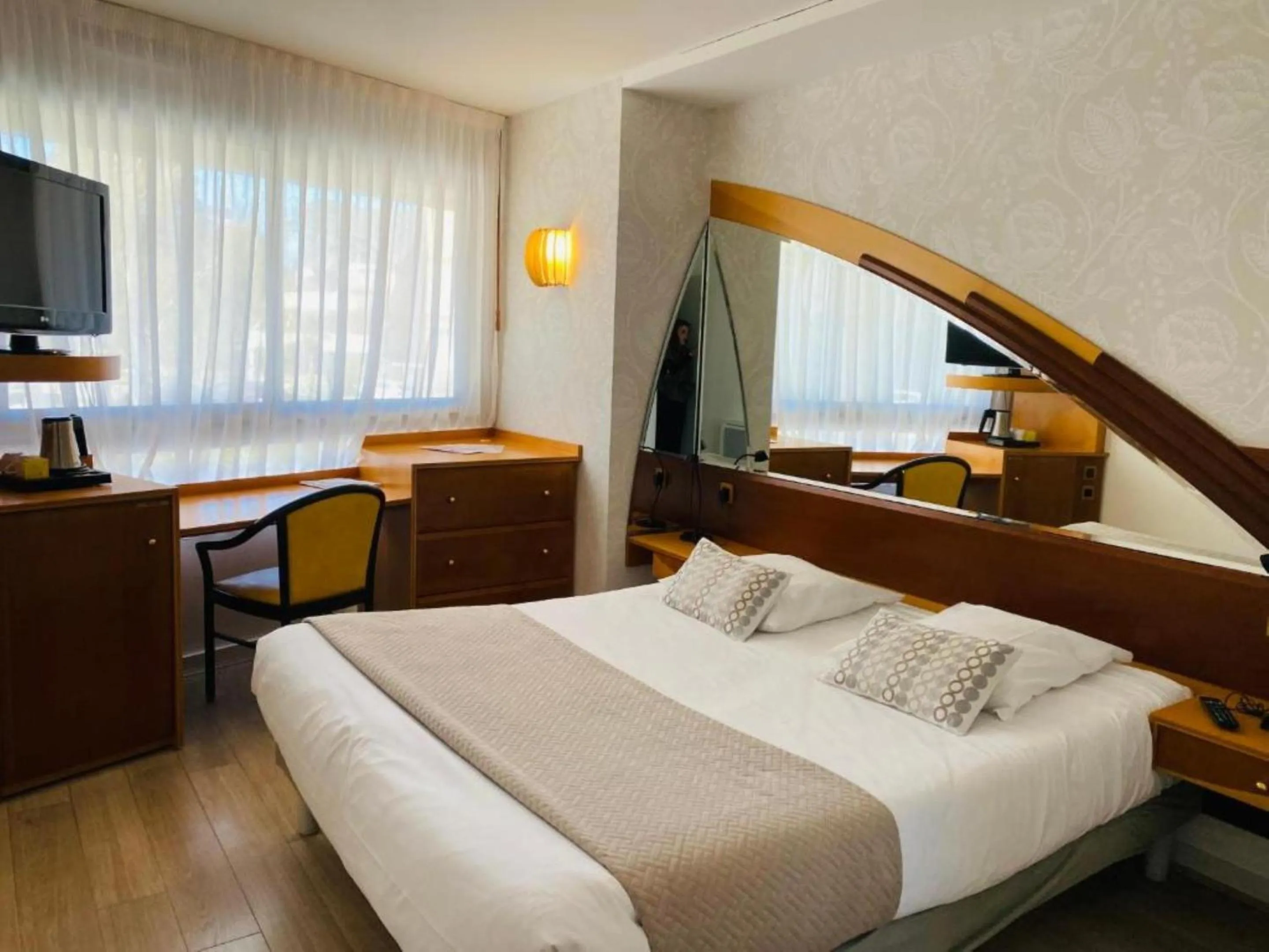 Bedroom, Bed in Le Crystal Dinard, Sure Hotel Collection by Best Western