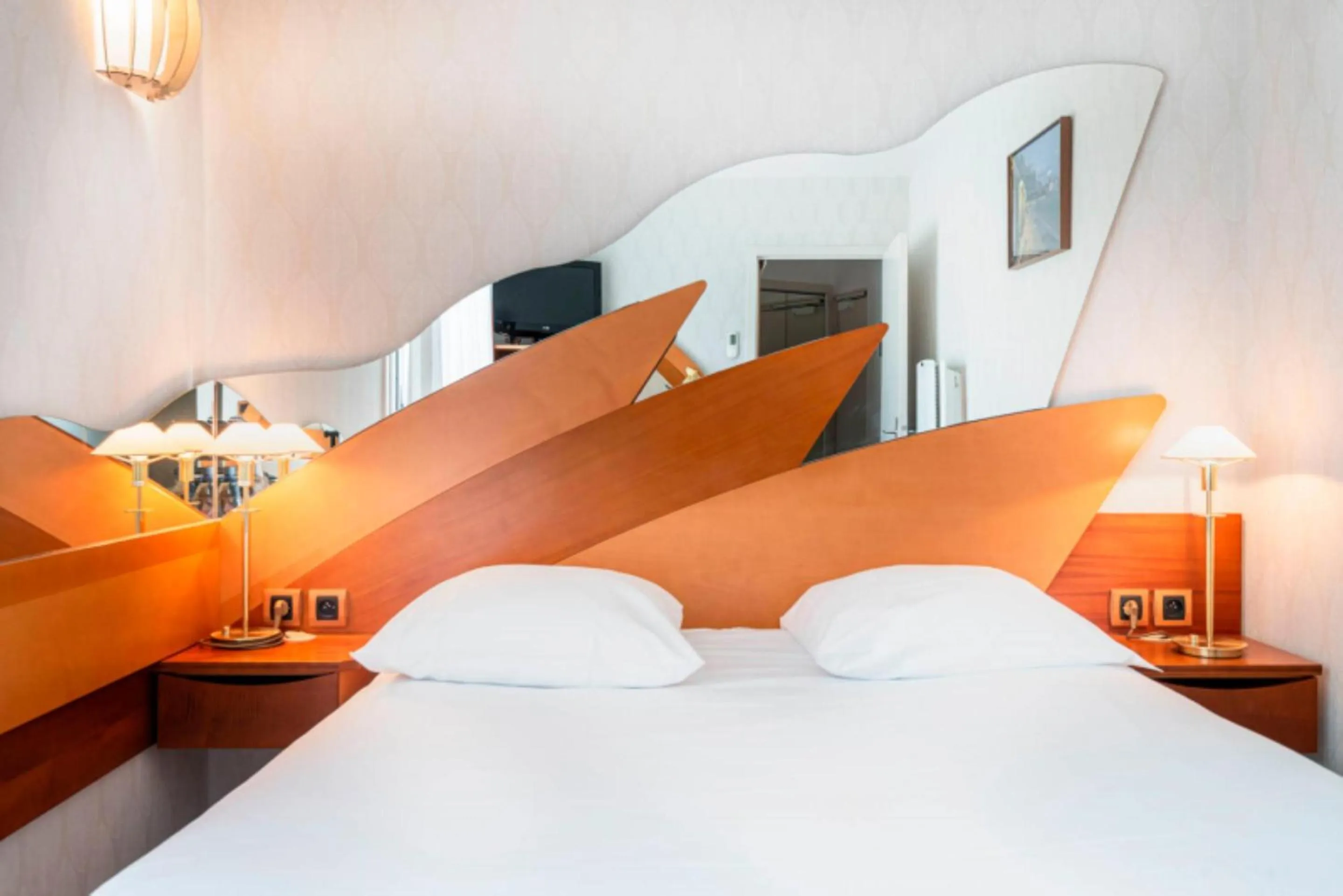 Bedroom, Bed in Le Crystal Dinard, Sure Hotel Collection by Best Western