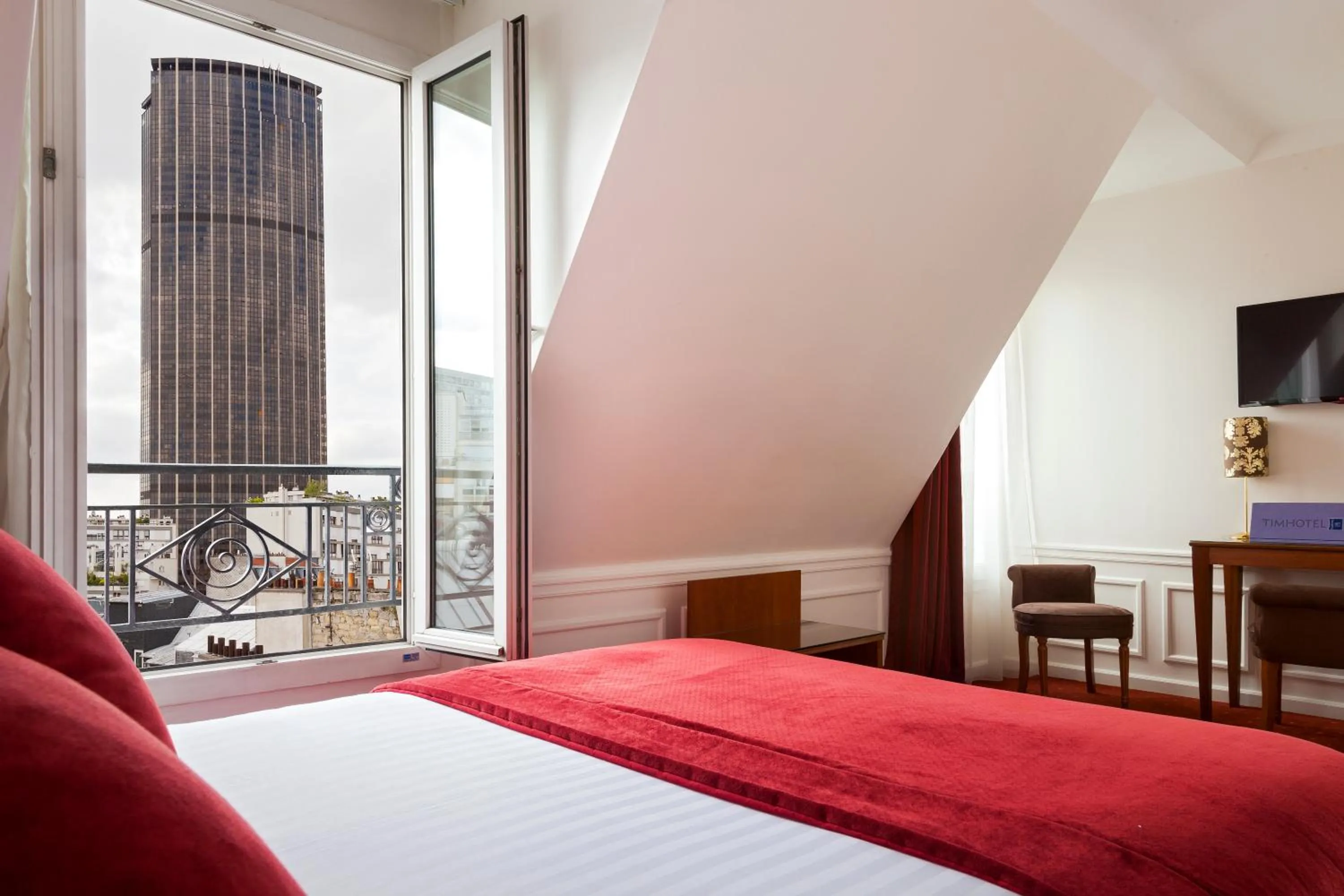 Bedroom, Bed in Timhotel Tour Montparnasse