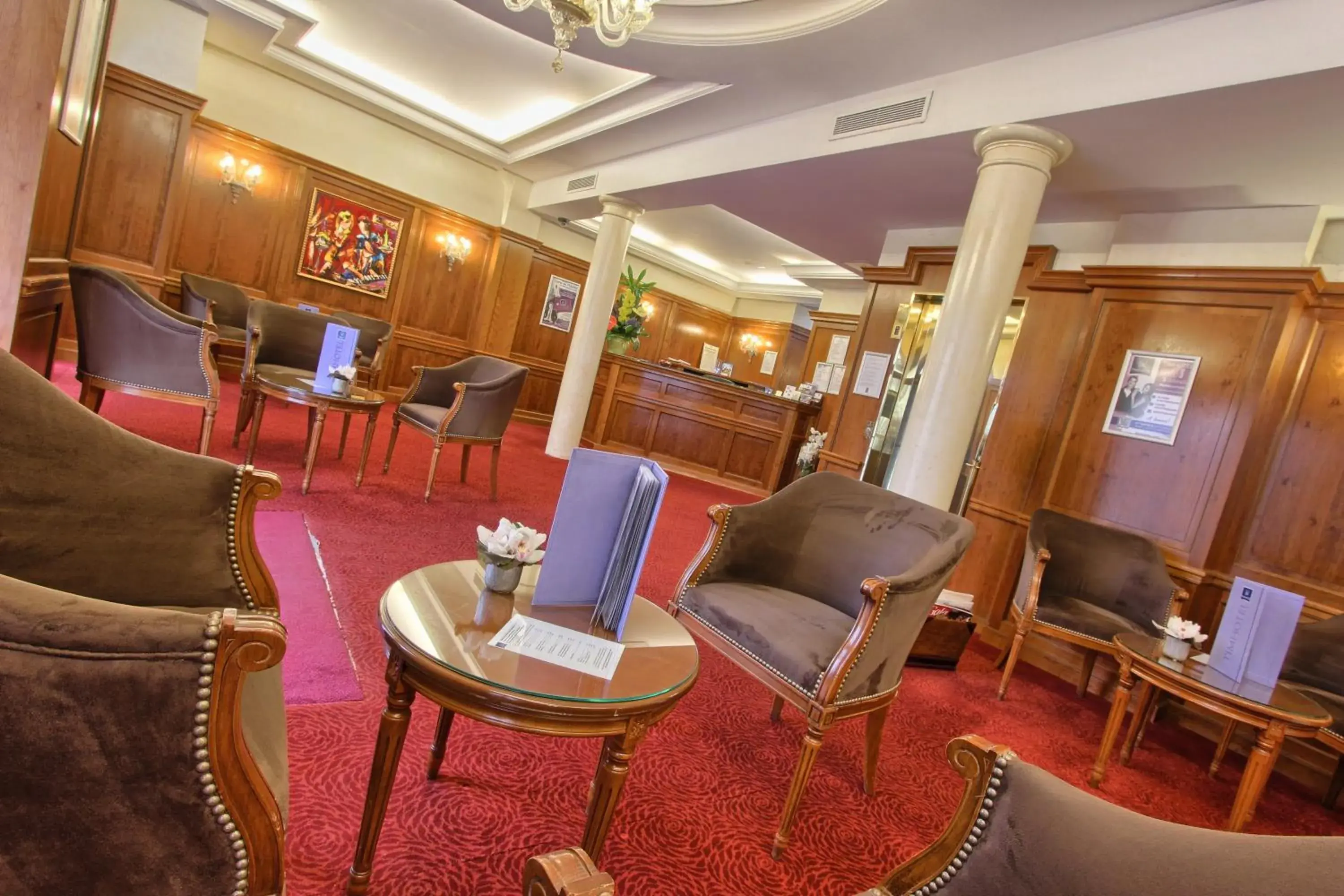 Lobby or reception in Timhotel Tour Montparnasse Lobby or reception in Timhotel Tour Montparnasse