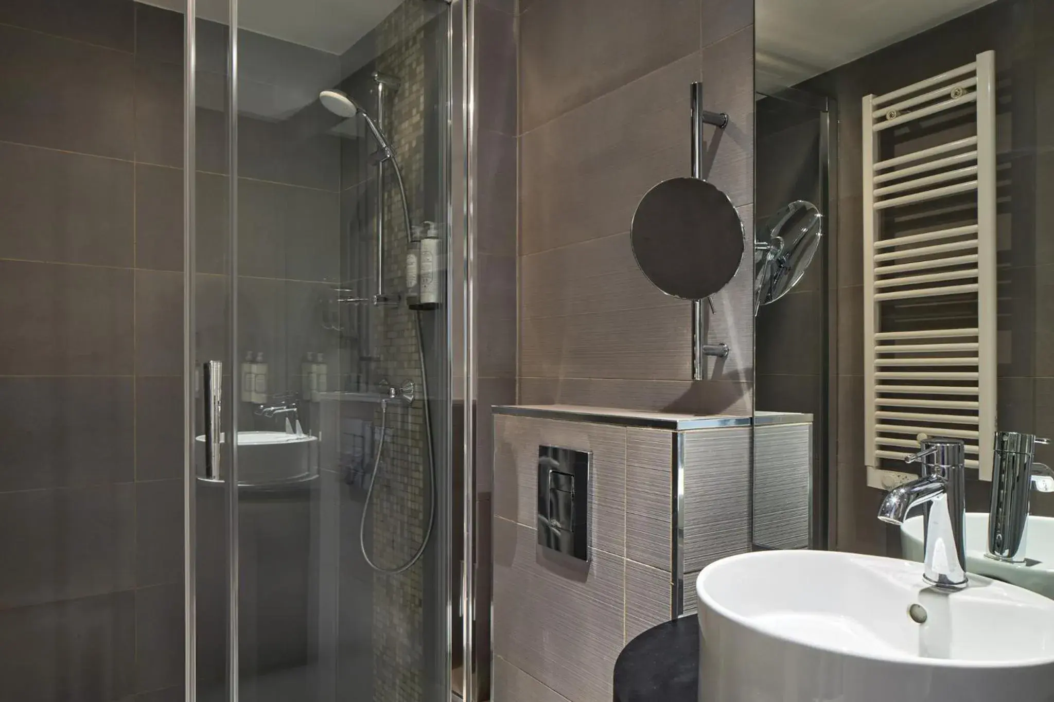 Bathroom in Timhotel Tour Montparnasse Bathroom in Timhotel Tour Montparnasse