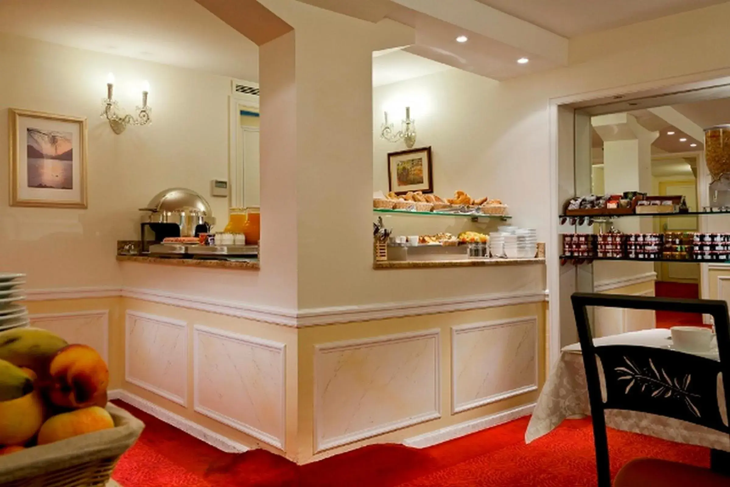 Restaurant/places to eat in Timhotel Tour Montparnasse Restaurant/places to eat in Timhotel Tour Montparnasse