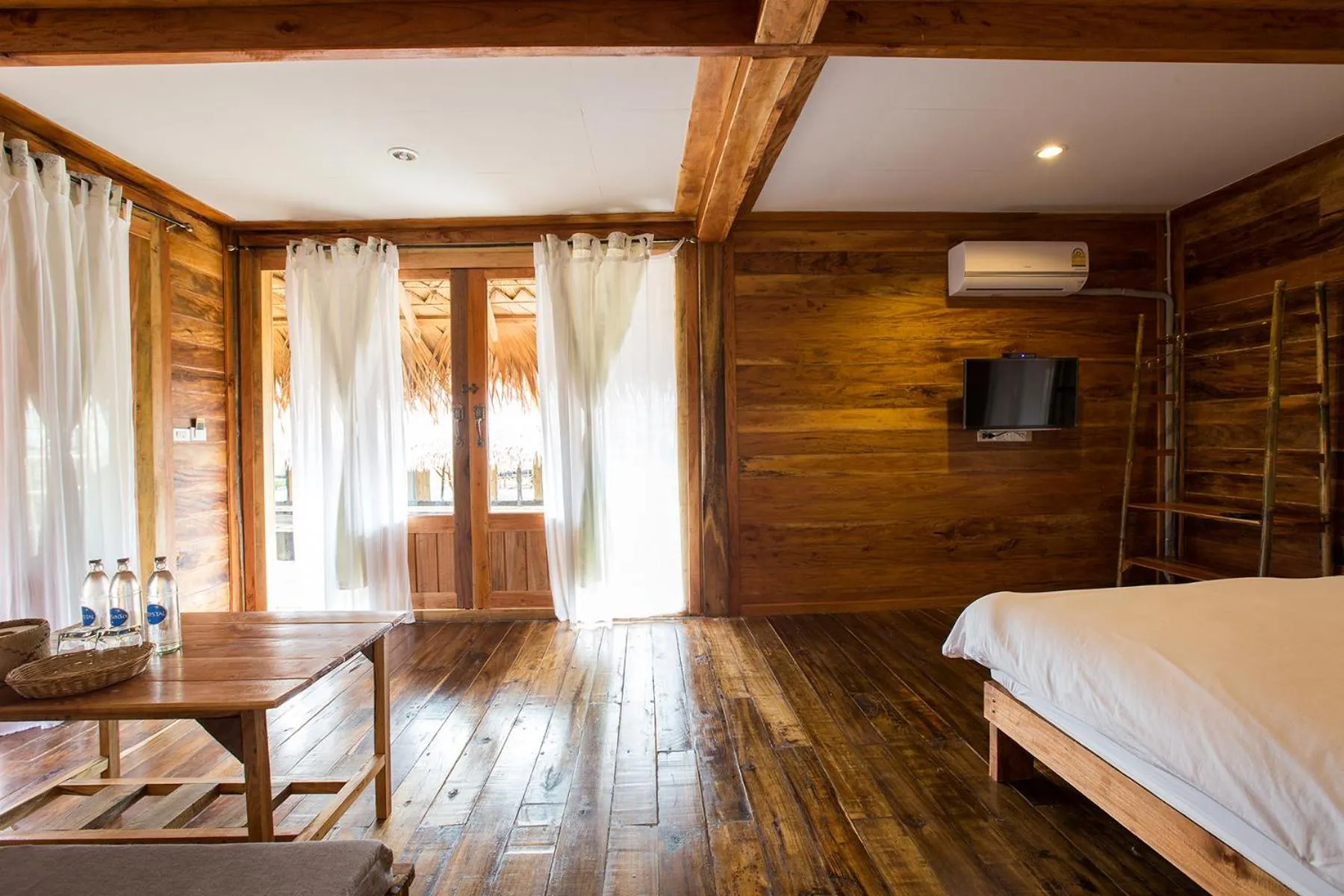 Photo of the whole room, Bed in Baan​ Tonlamphu​ Pakpra