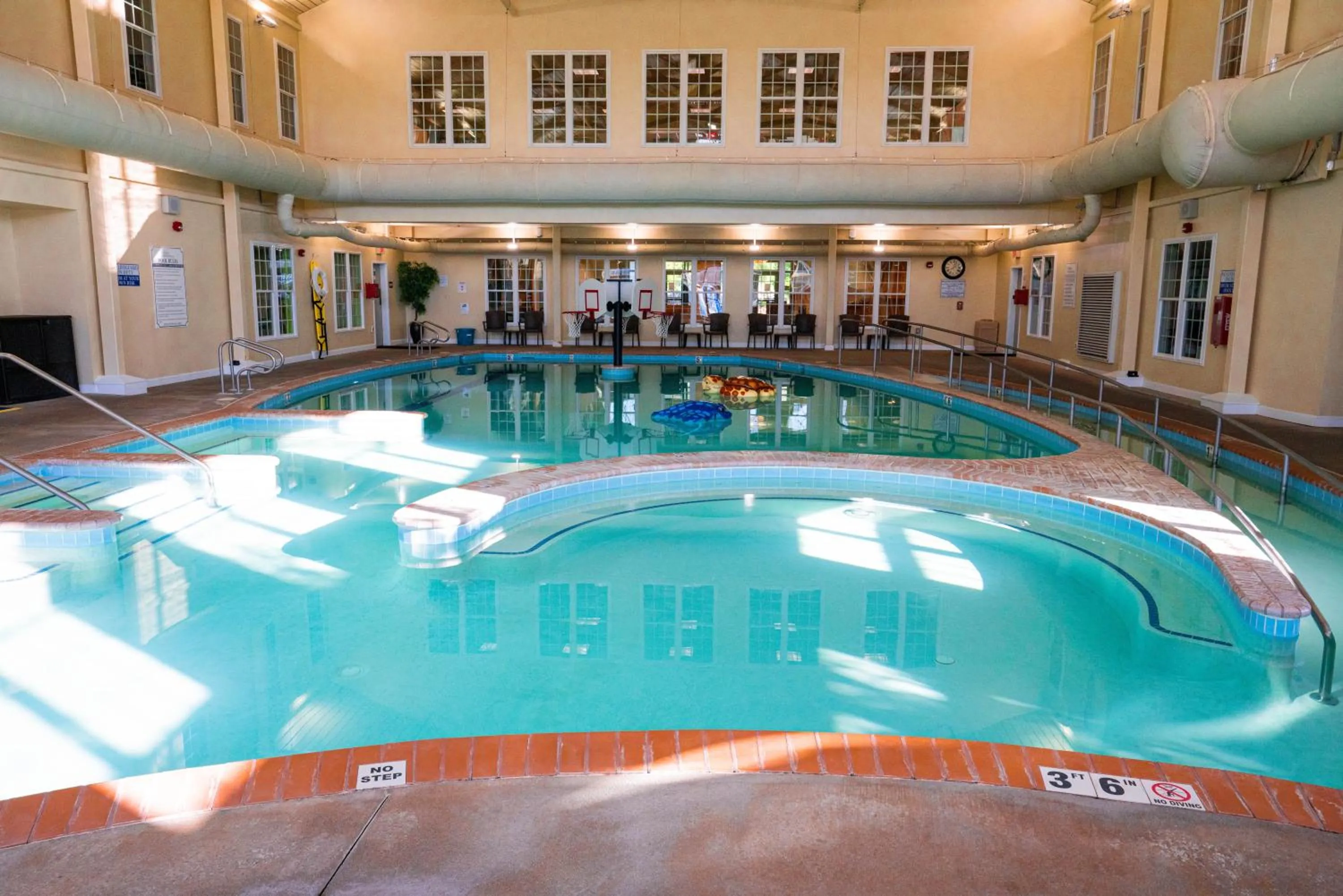 Swimming pool in The Colonies at Williamsburg