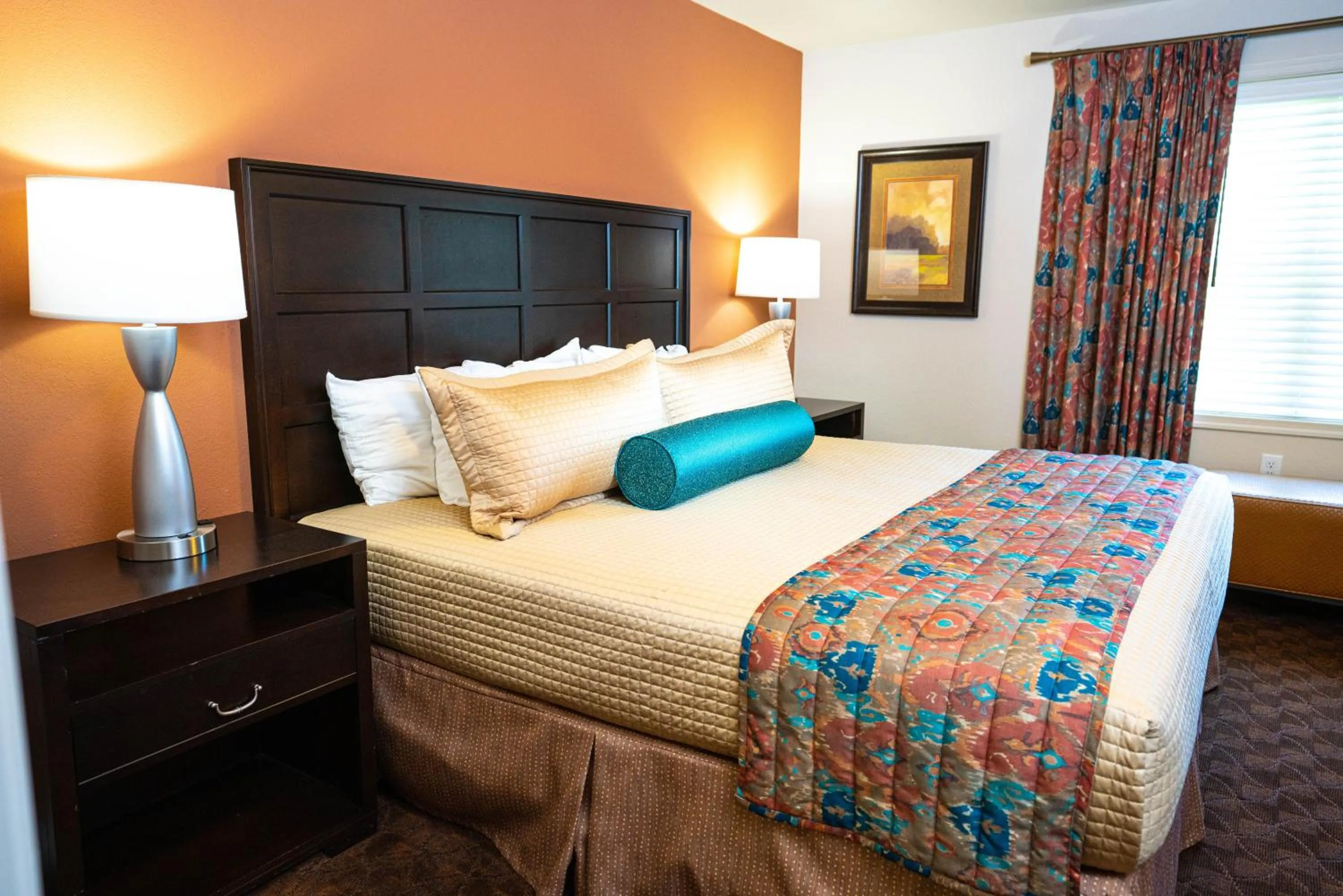 Bedroom, Bed in The Colonies at Williamsburg