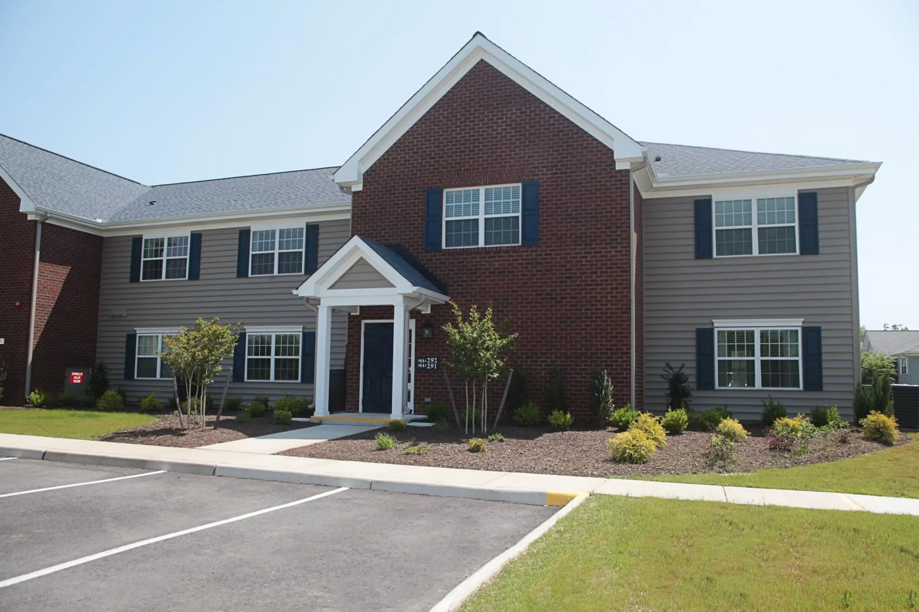 Property building in The Colonies at Williamsburg Property building in The Colonies at Williamsburg