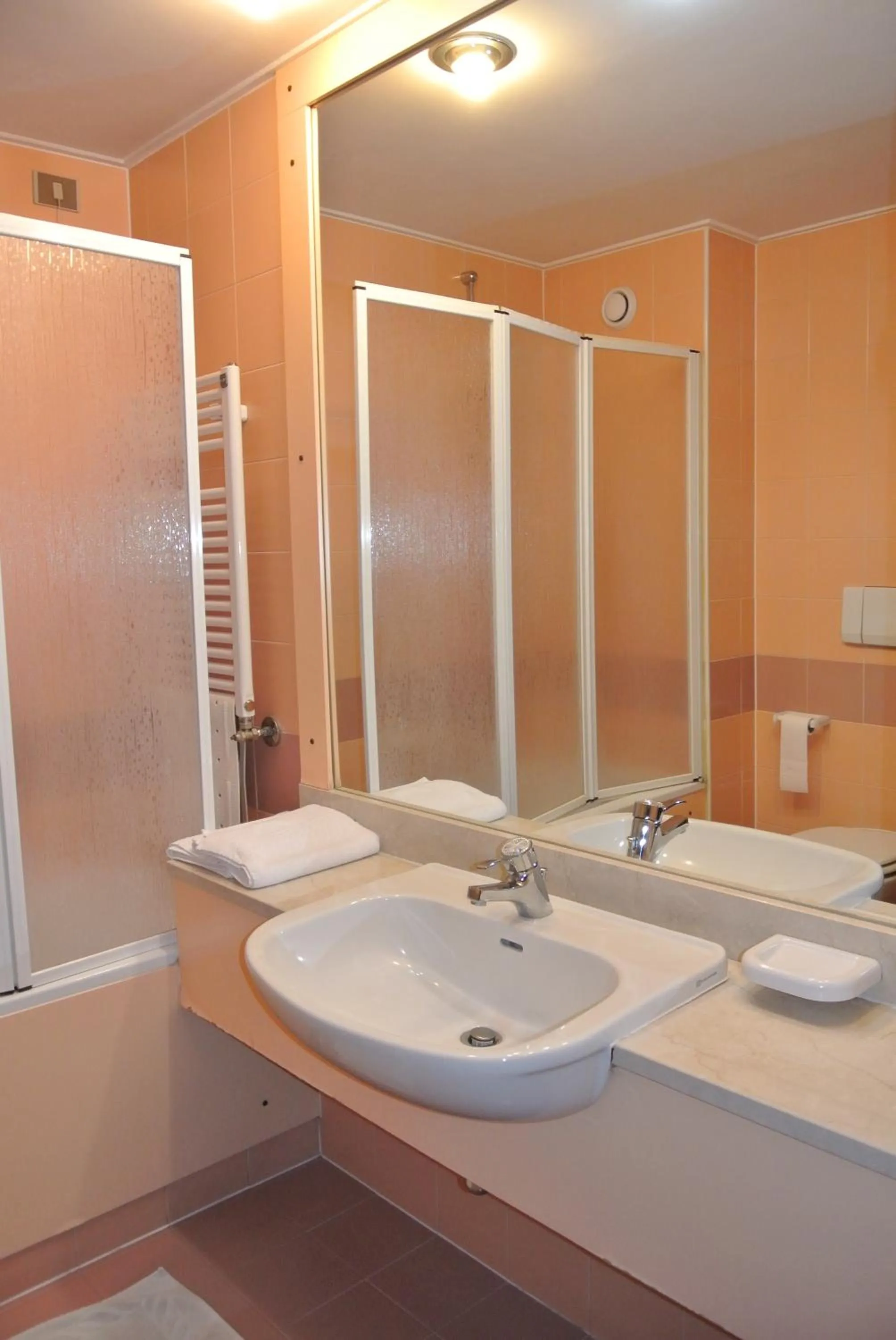 Bathroom in Modo Hotel