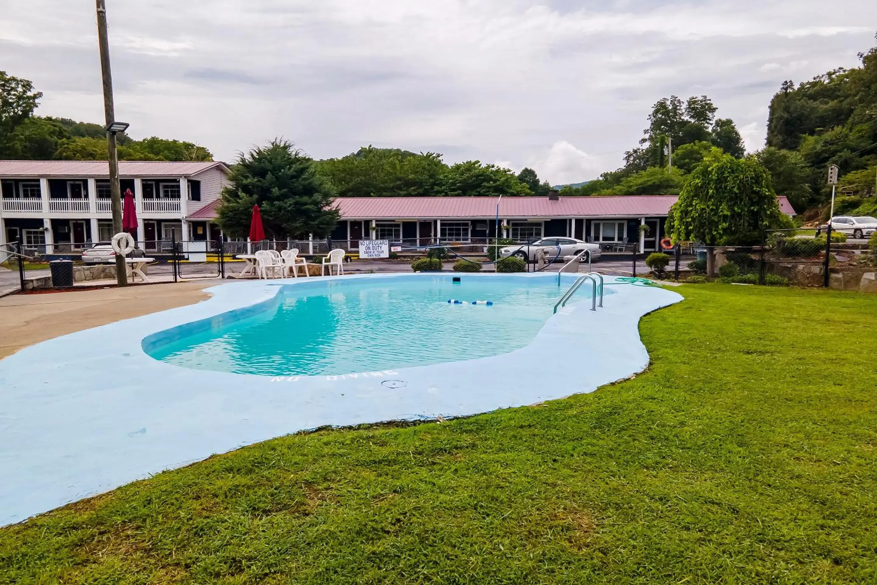 Swimming pool in Lloyd's On The River Country Inn By Oyo Swimming pool in Lloyd's On The River Country Inn By Oyo