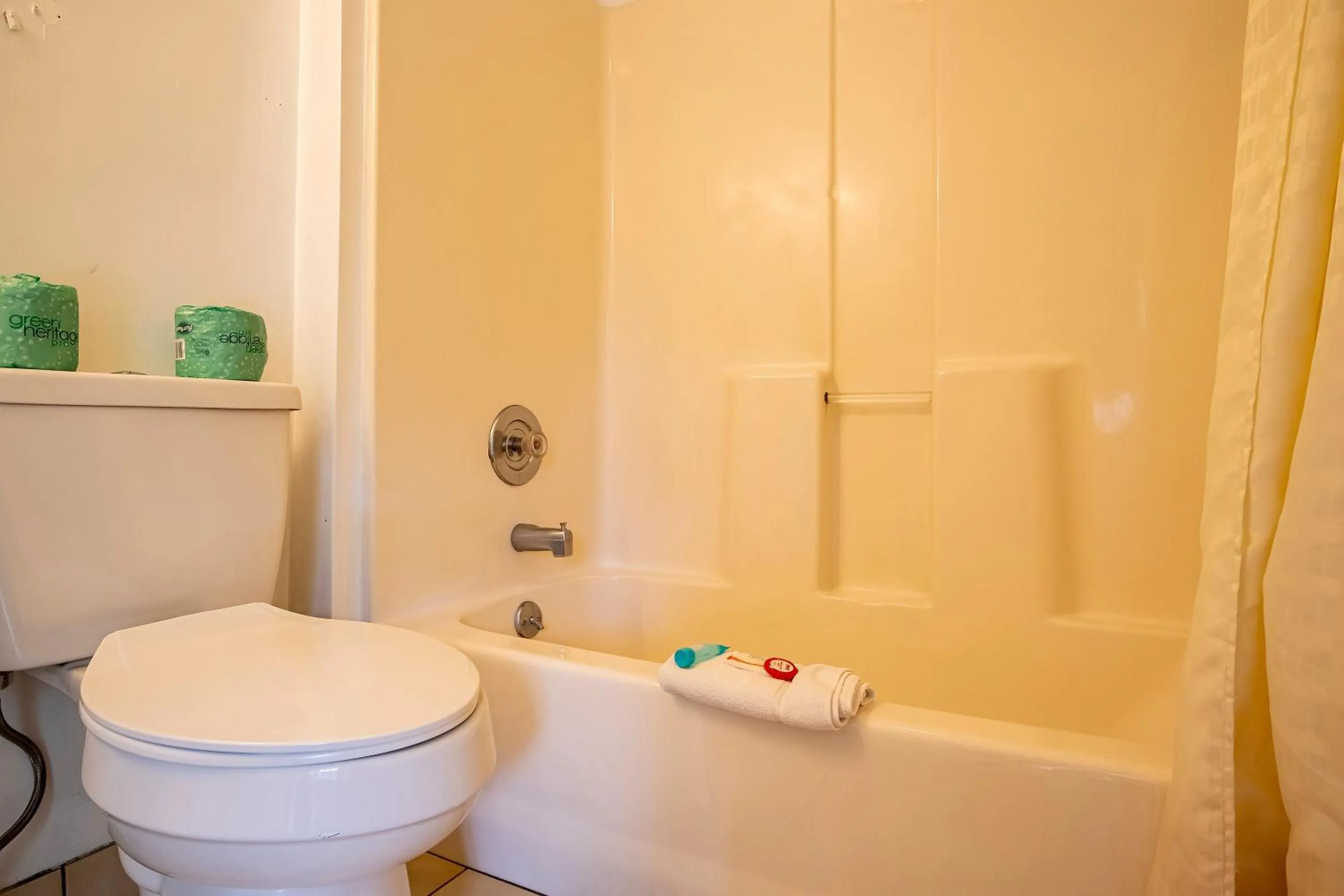 Bathroom in Lloyd's On The River Country Inn By Oyo