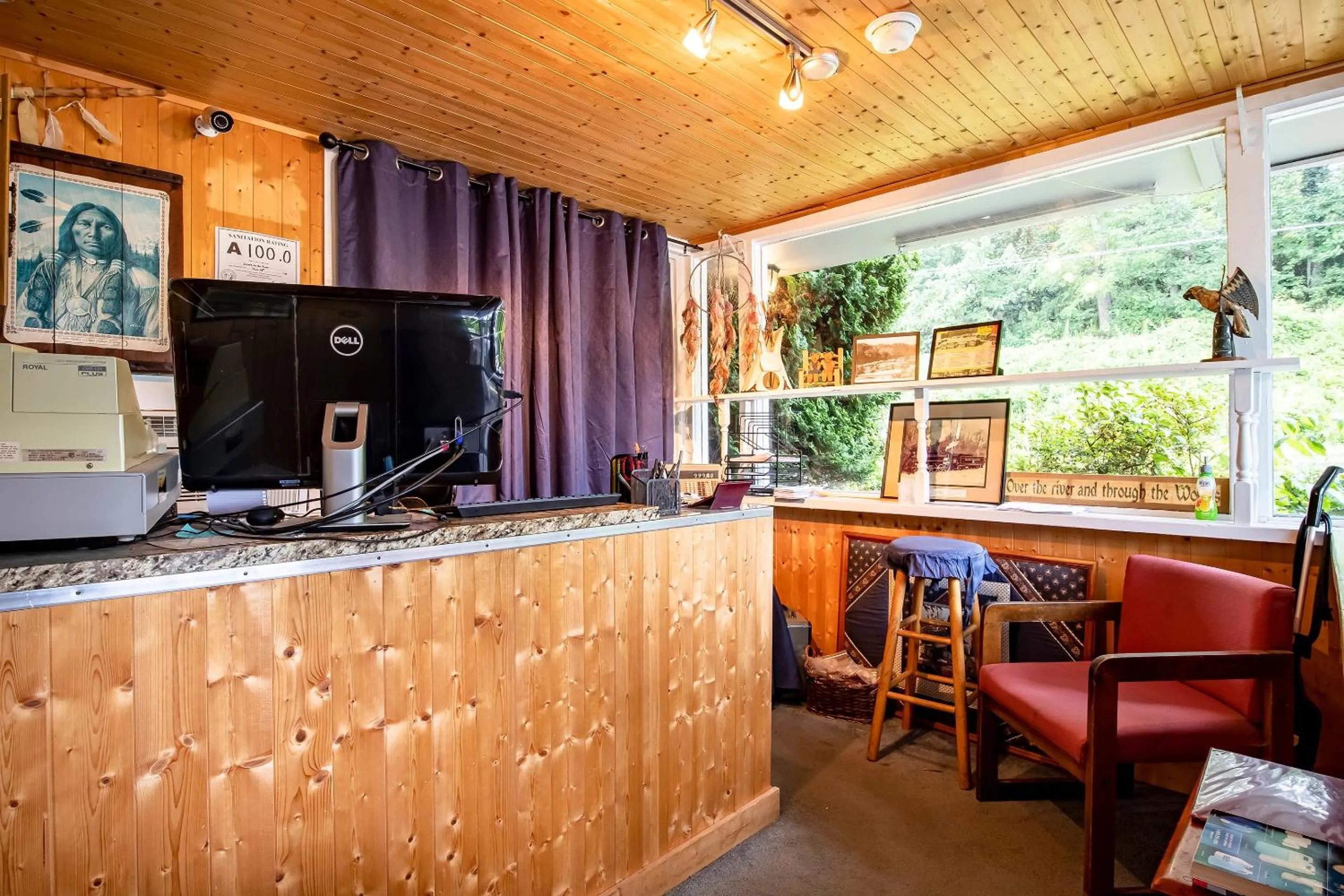 Lobby or reception in Lloyd's On The River Country Inn By Oyo