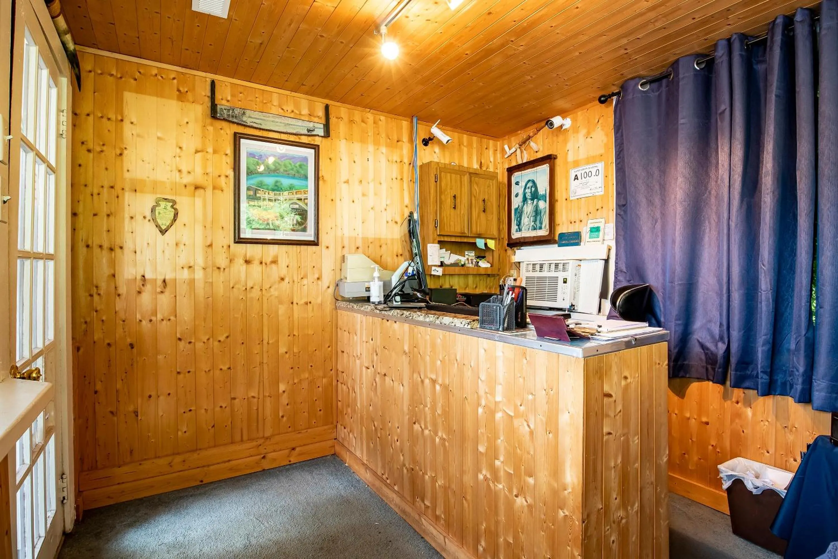 Lobby or reception in Lloyd's On The River Country Inn By Oyo