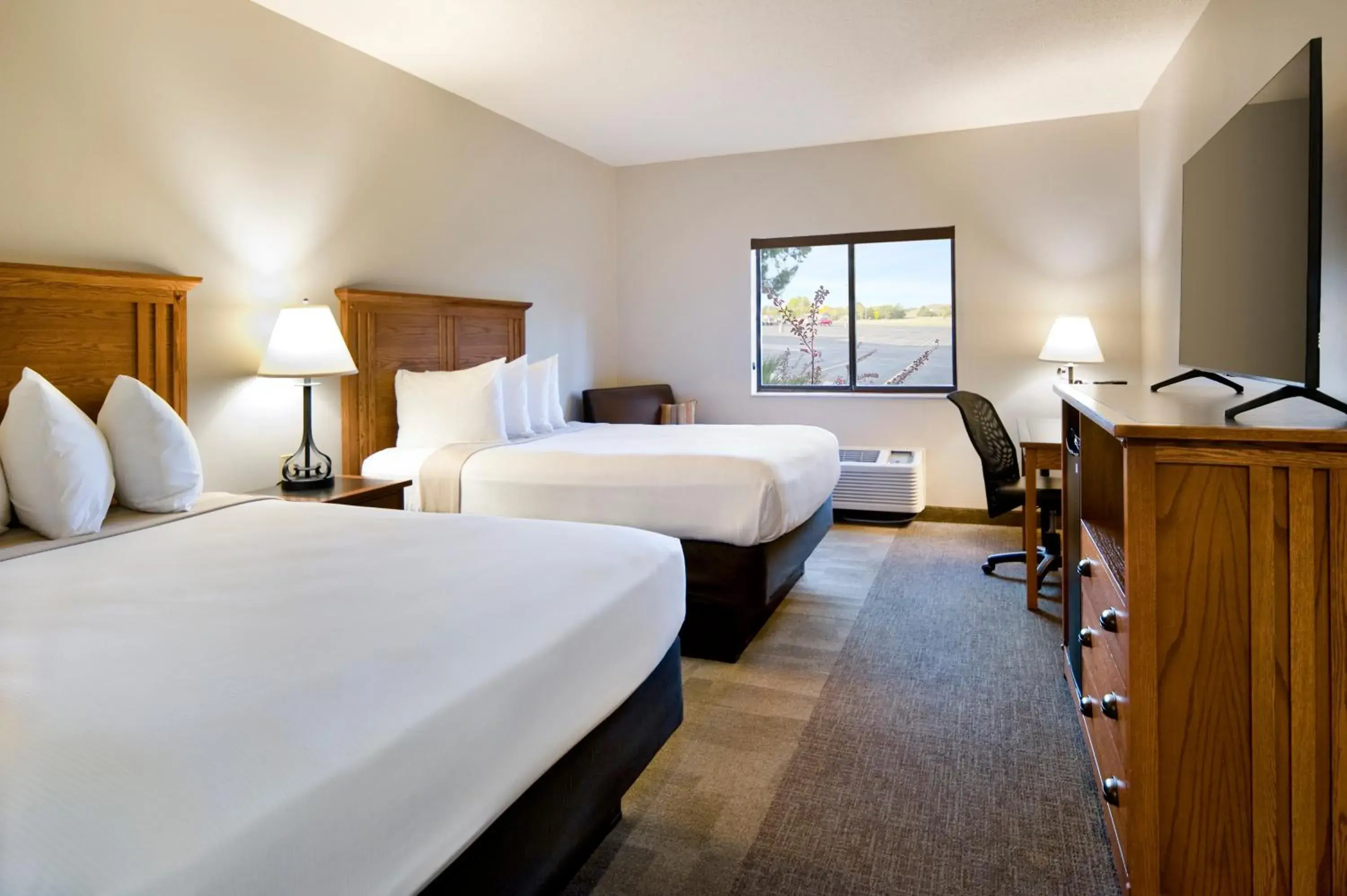 Queen Room with Two Queen Beds - Atrium View in Cedar Shore Resort Queen Room with Two Queen Beds - Atrium View in Cedar Shore Resort