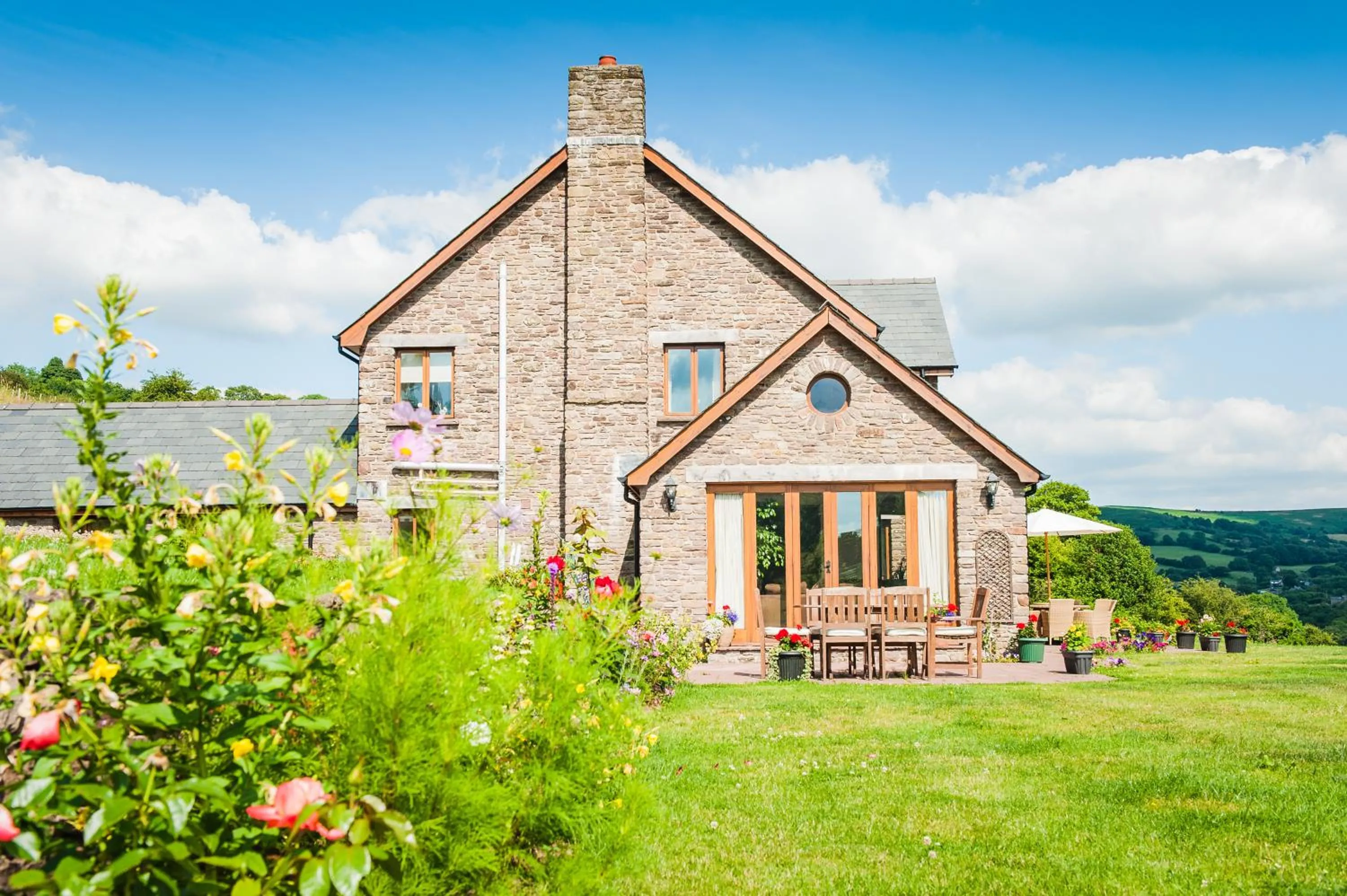 Facade/entrance in The Celyn