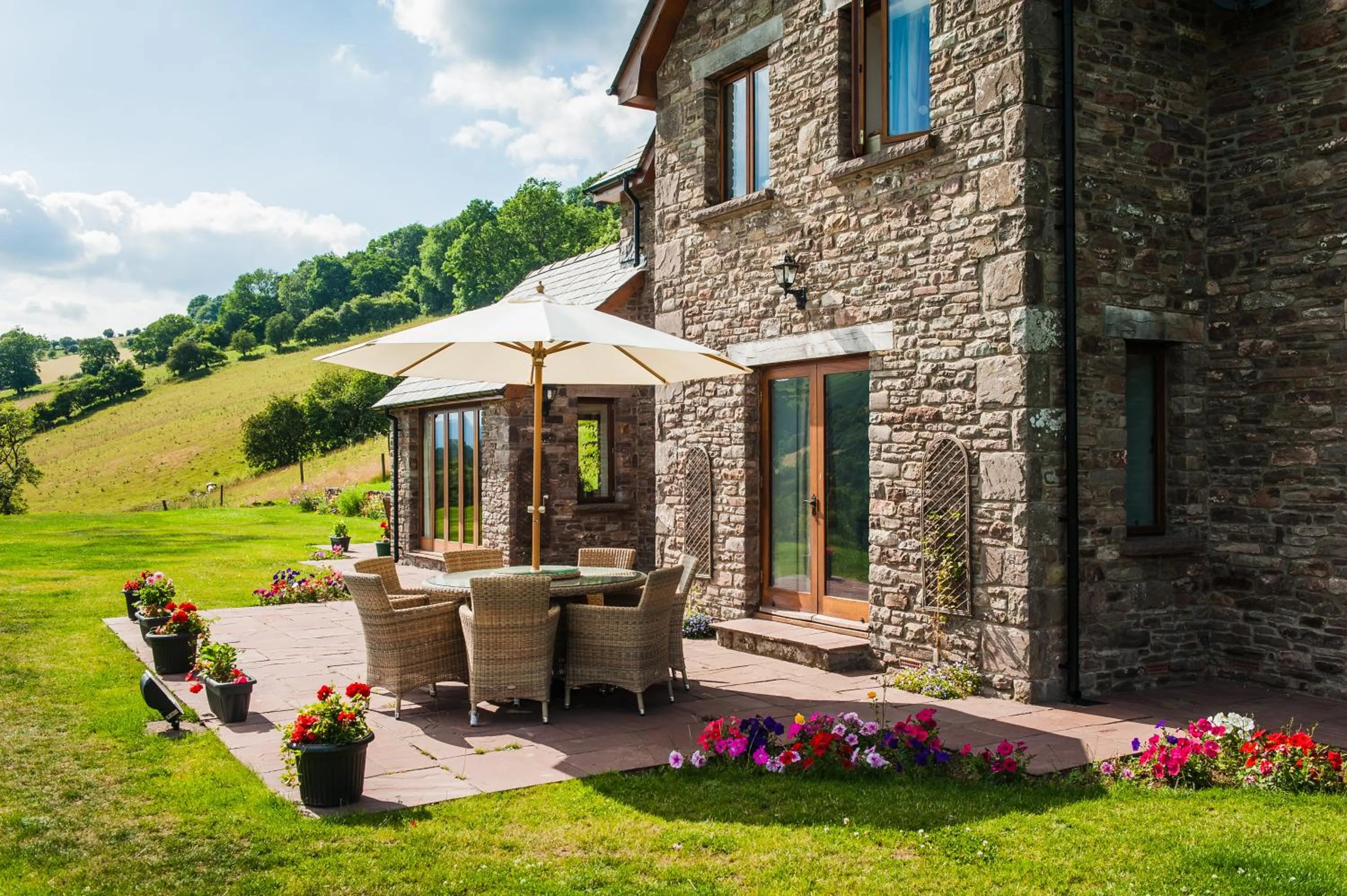 Facade/entrance in The Celyn