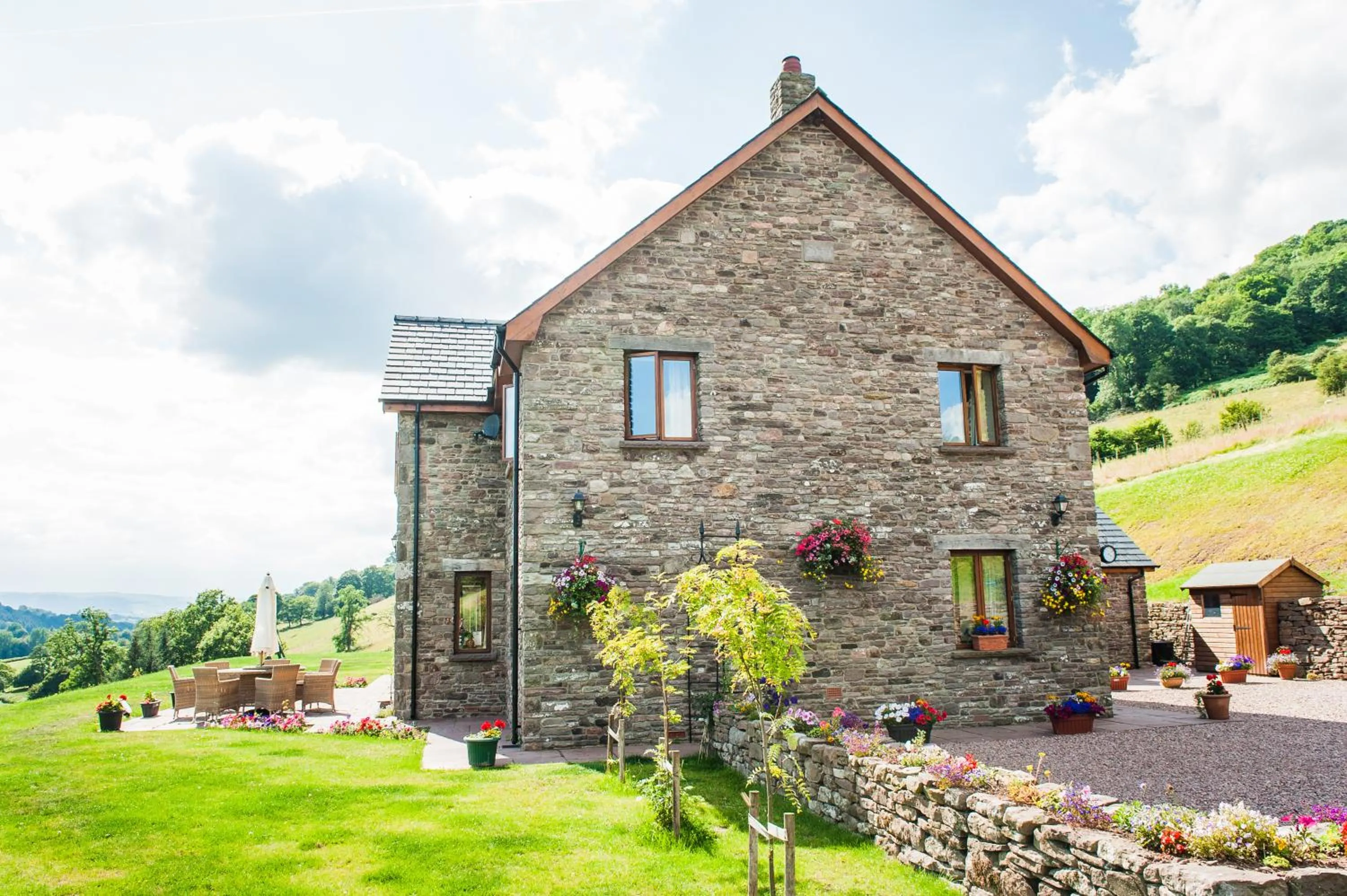 Facade/entrance in The Celyn