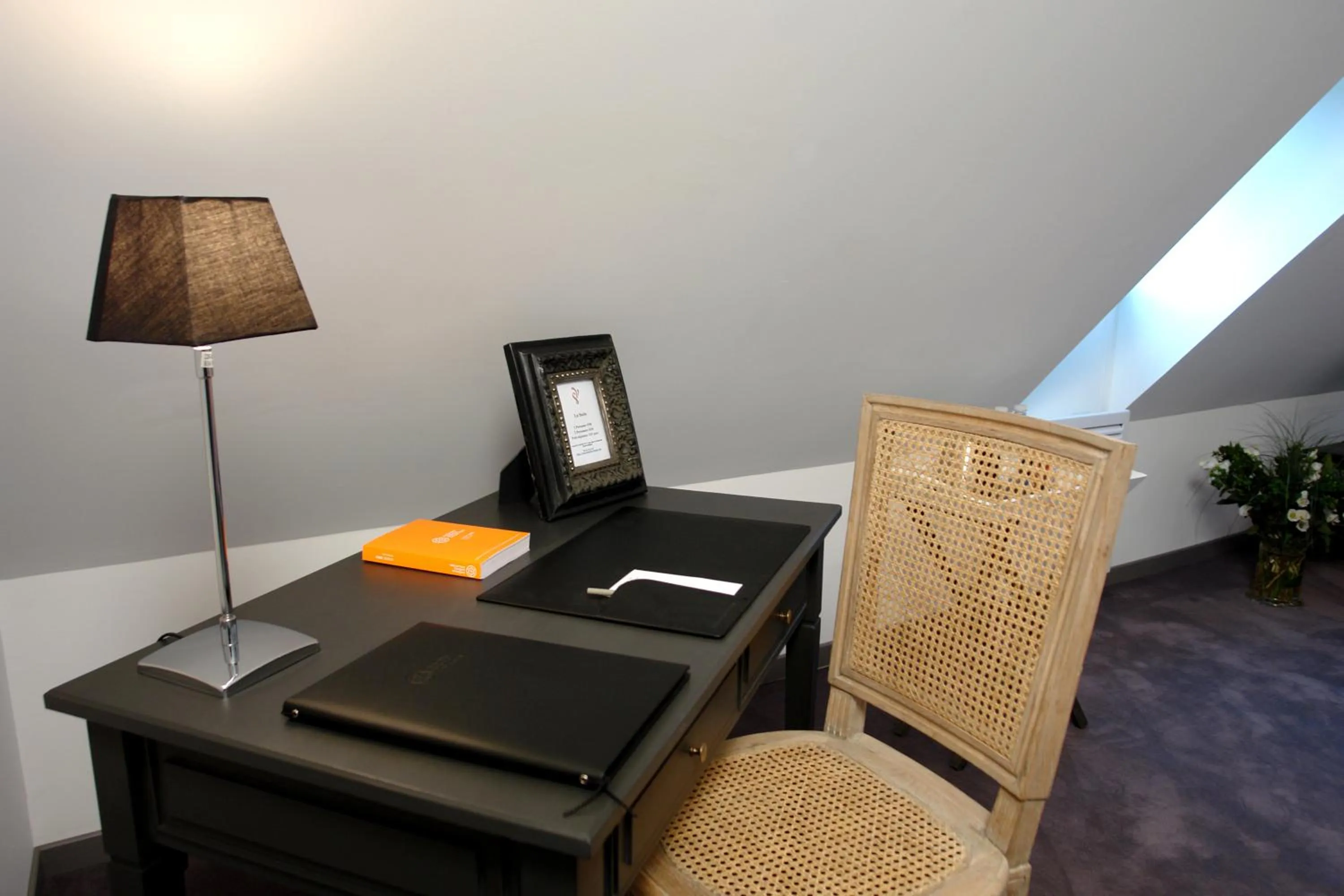 Seating area in Hotel L'Aunette Cottage