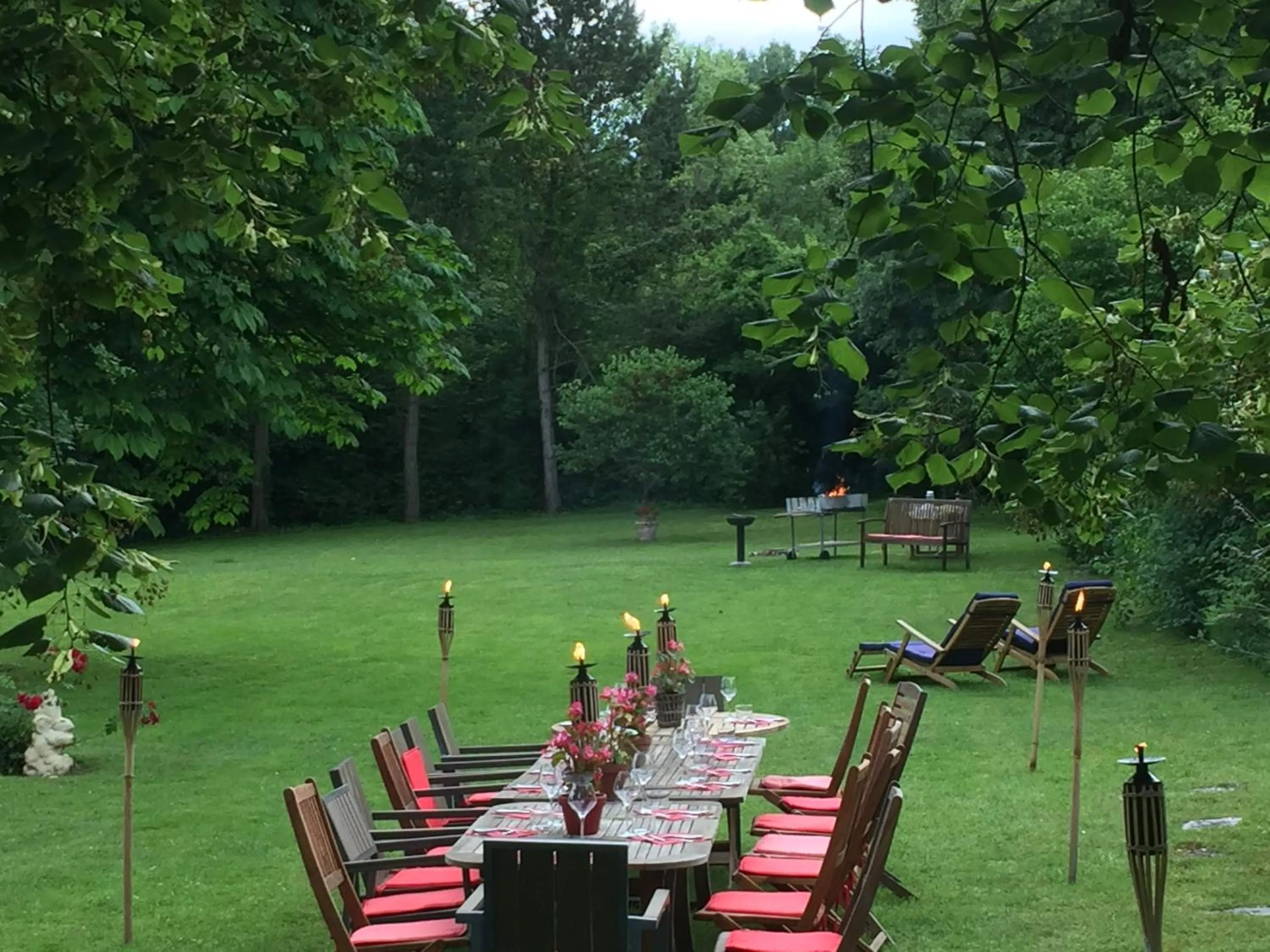 BBQ facilities in Hotel L'Aunette Cottage