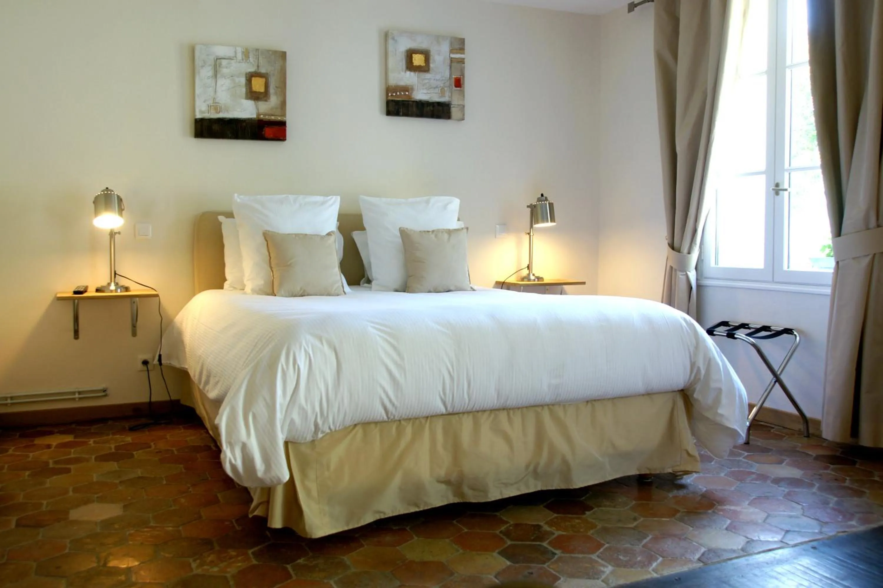 Photo of the whole room, Bed in Hotel L'Aunette Cottage