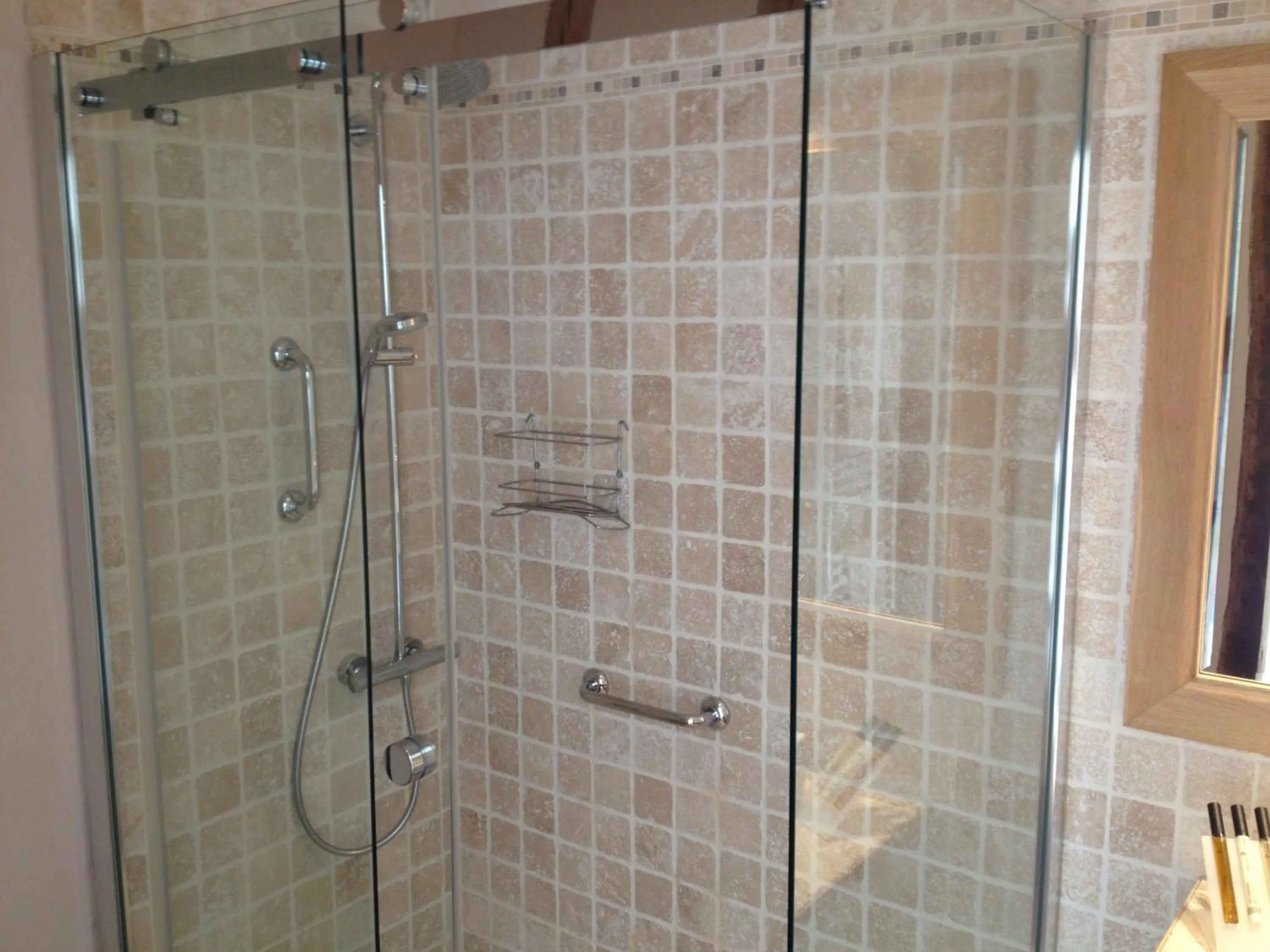 Shower in Hotel L'Aunette Cottage