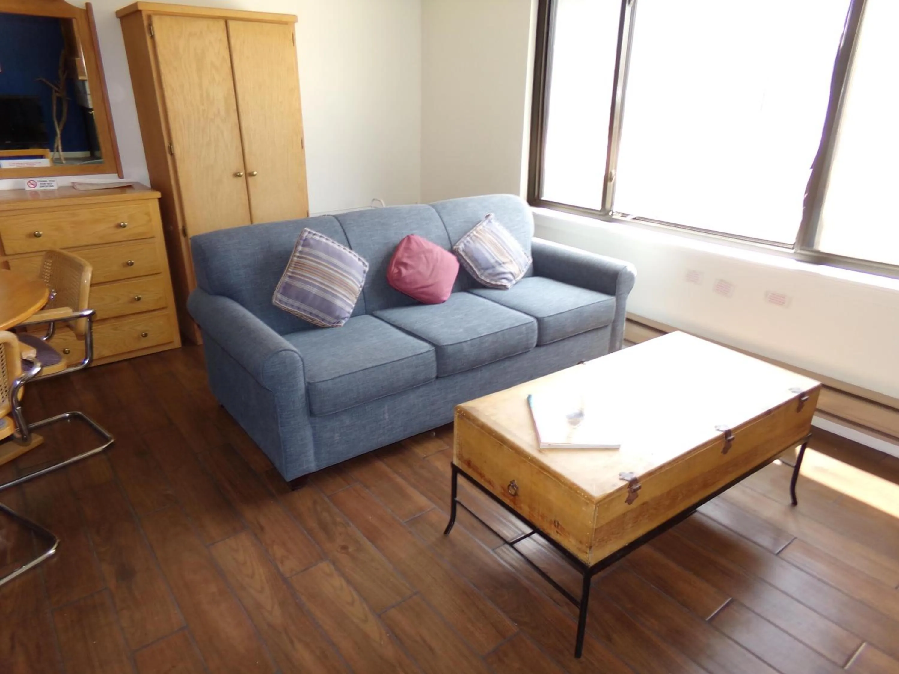 Living room in Edgewater Studio 1 Bath EWJP