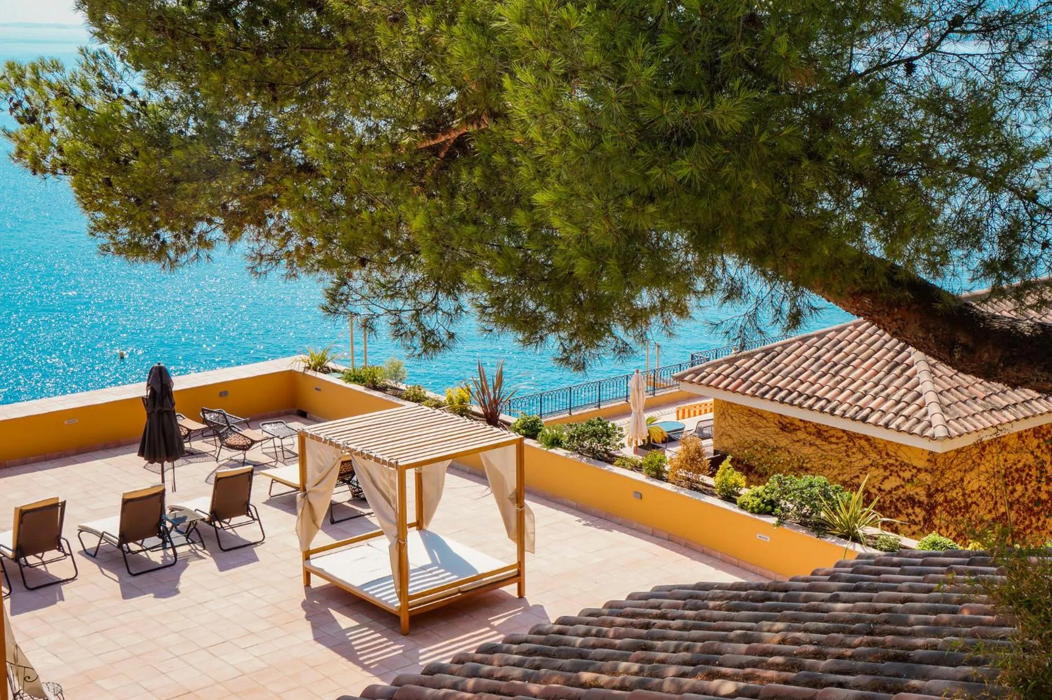 Solarium in Hôtel La Pérouse Nice Baie des Anges