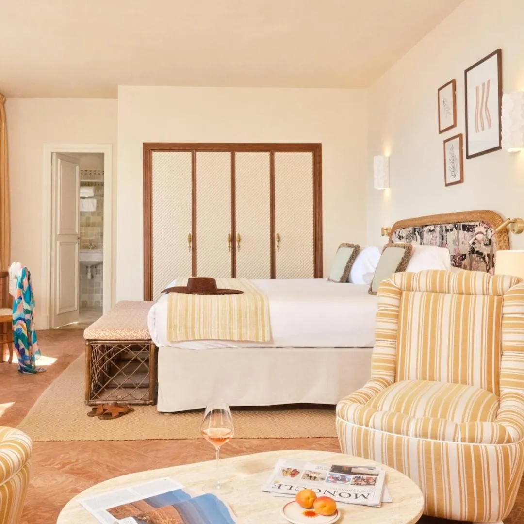 Bed in Hôtel La Pérouse Nice Baie des Anges