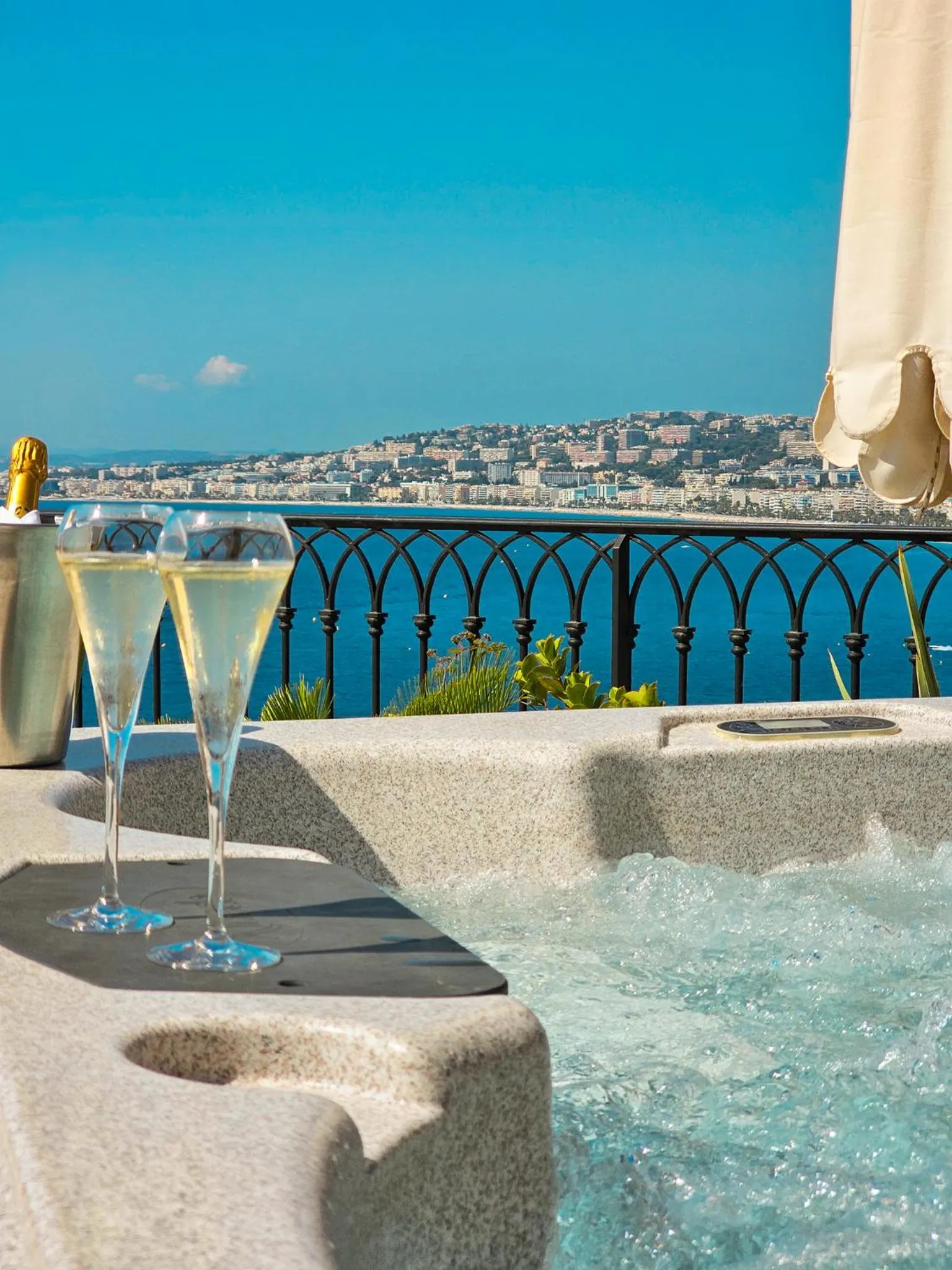 Hôtel La Pérouse Nice Baie des Anges