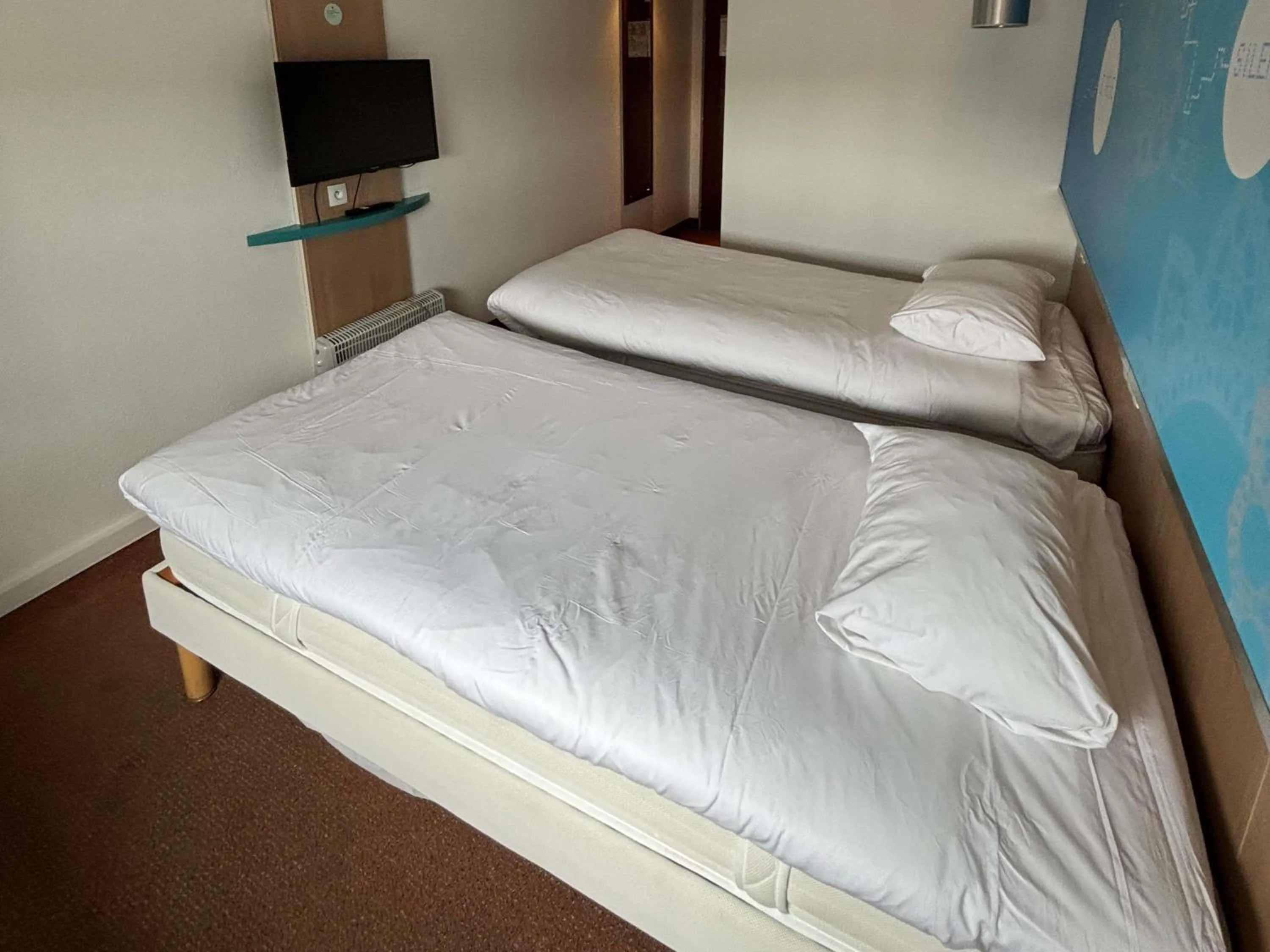 Bedroom, Bed in ibis Styles Bethune Bruay la Buissière