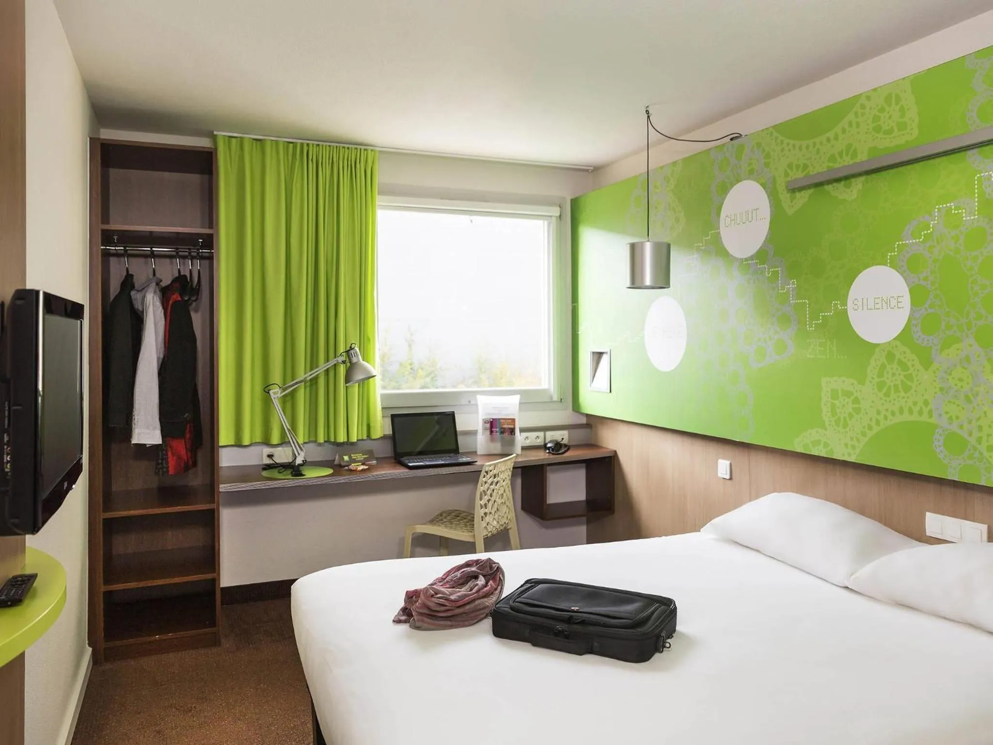 Bedroom, Bed in ibis Styles Bethune Bruay la Buissière