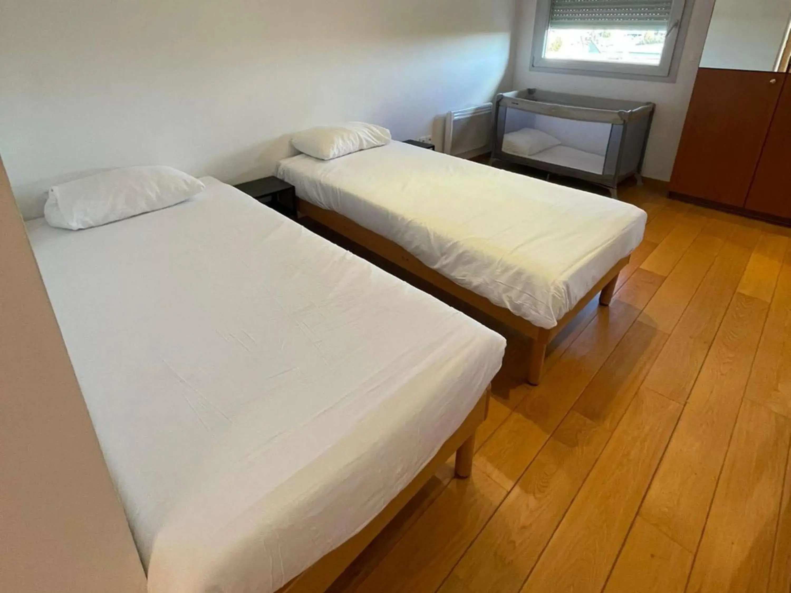 Bedroom, Bed in ibis Styles Bethune Bruay la Buissière Bedroom, Bed in ibis Styles Bethune Bruay la Buissière