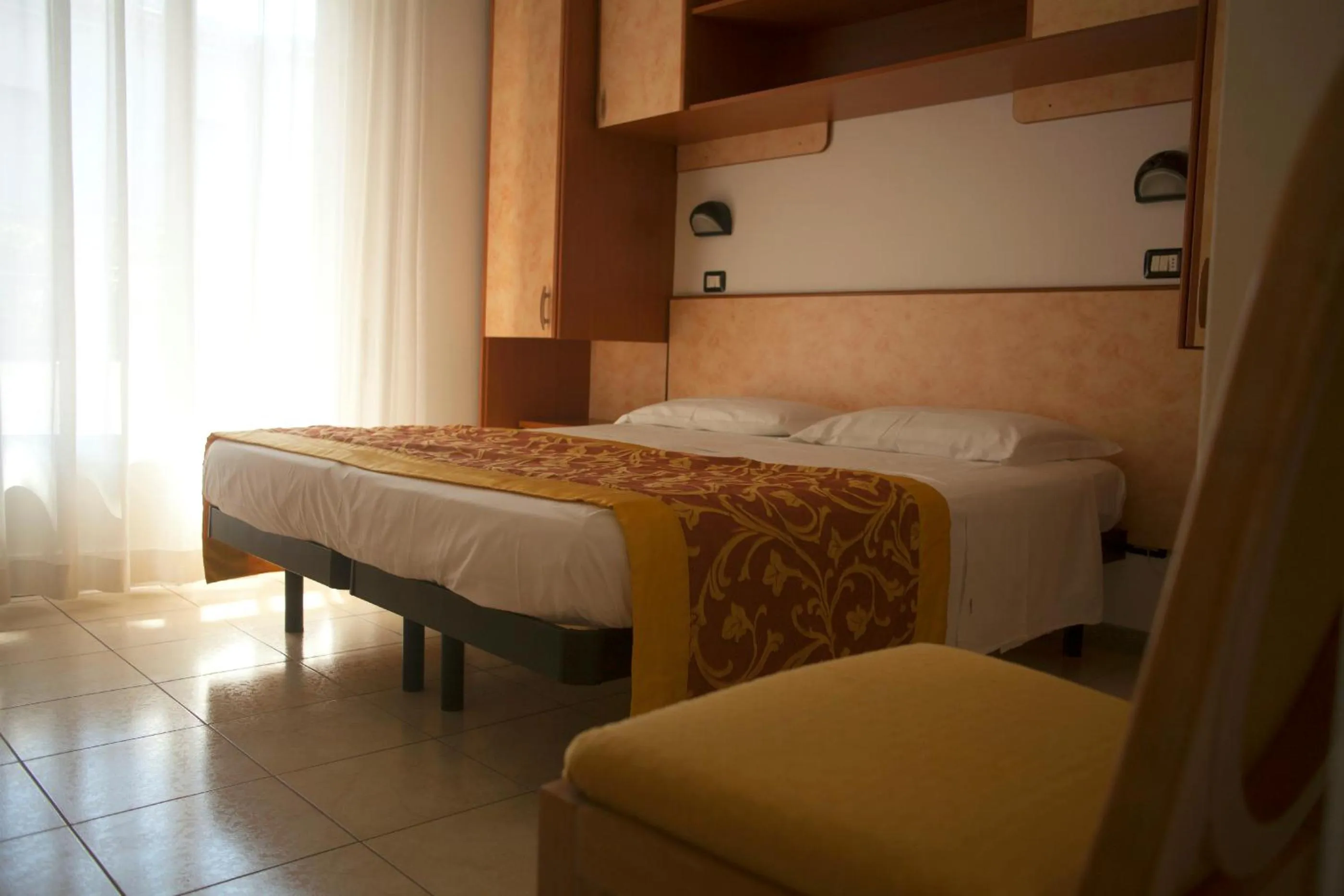 Photo of the whole room, Bed in Hotel Cannes - in pieno centro