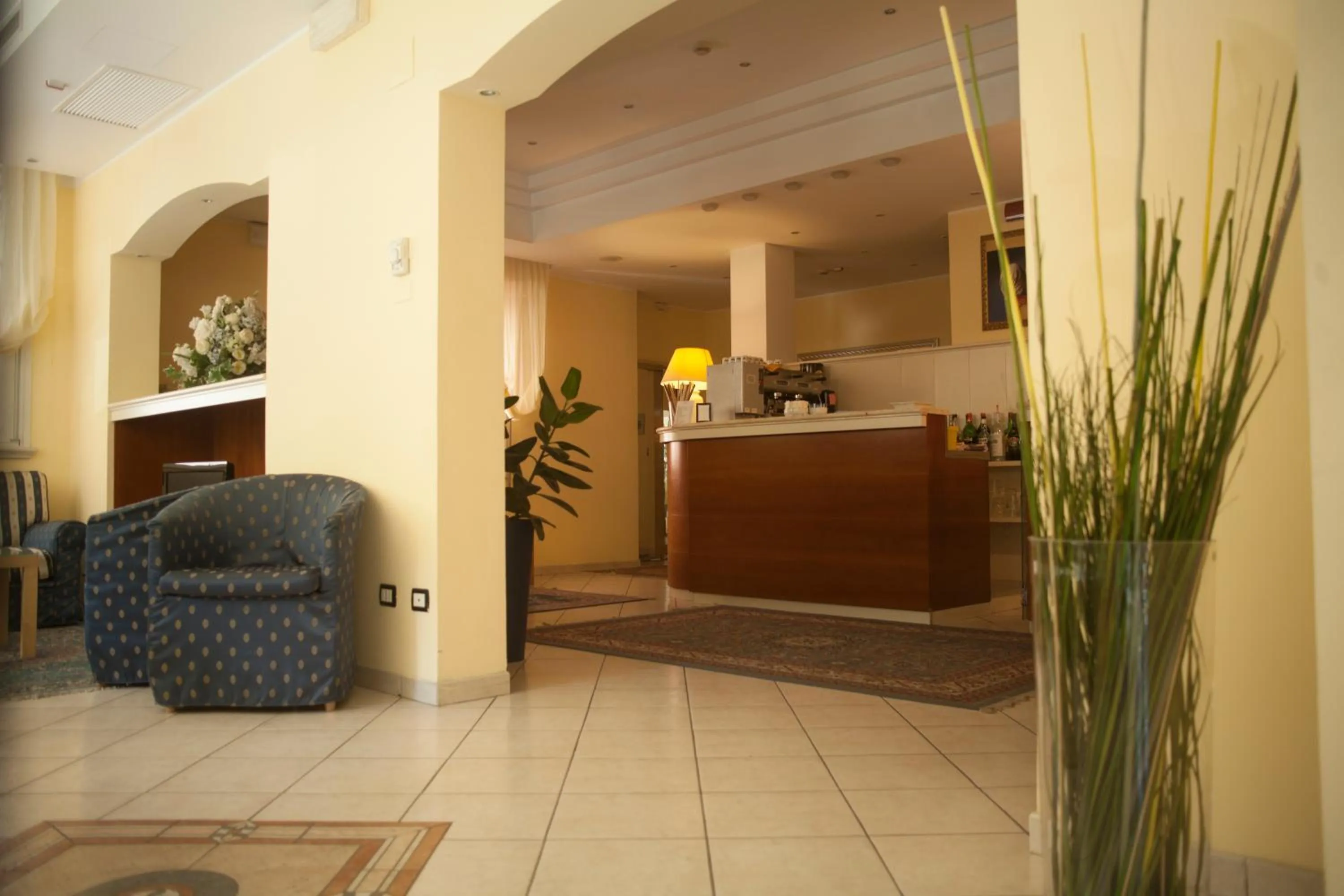 Communal lounge/ TV room in Hotel Cannes - in pieno centro