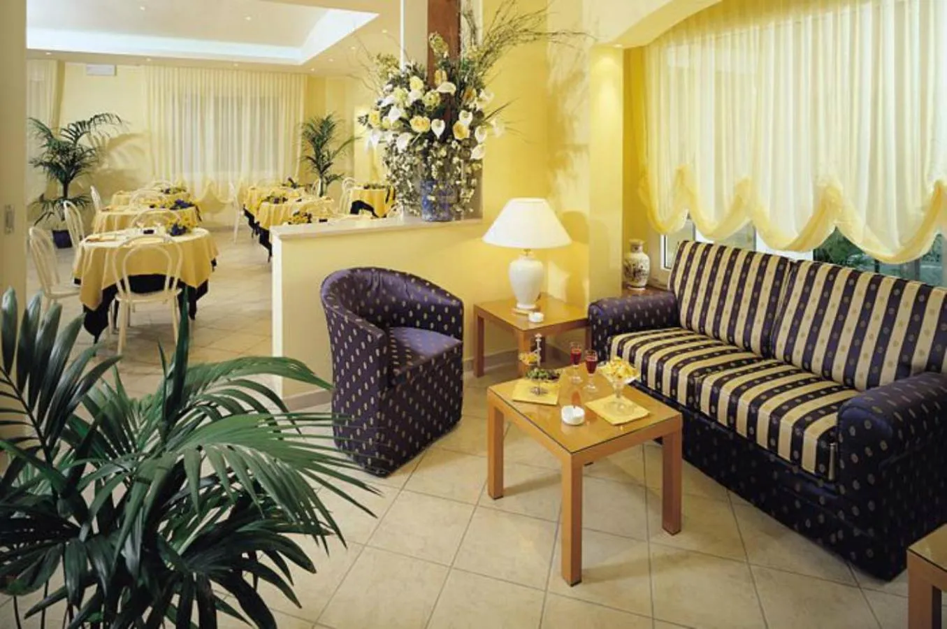 Communal lounge/ TV room in Hotel Cannes - in pieno centro